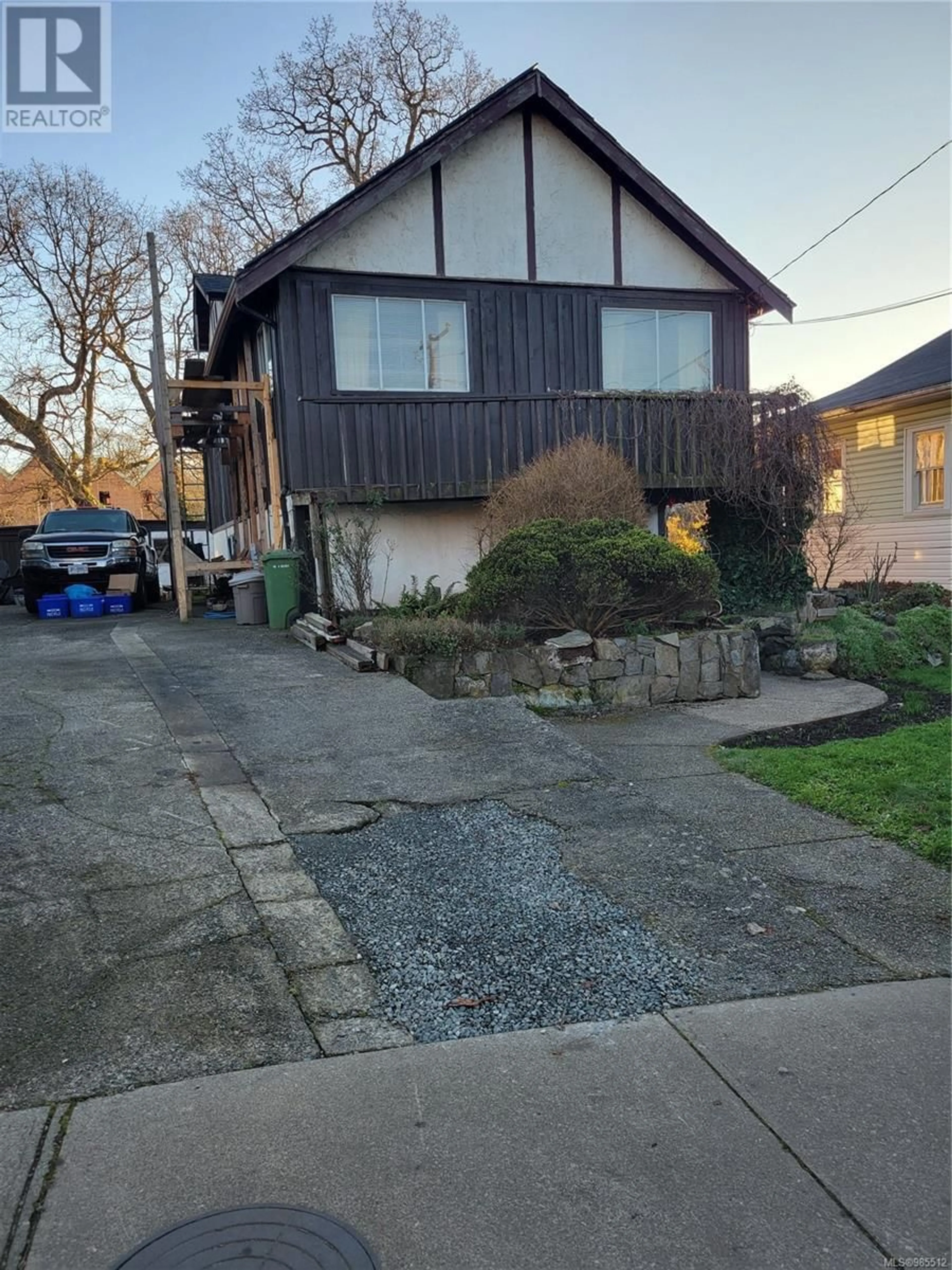 A pic from outside/outdoor area/front of a property/back of a property/a pic from drone, street for 1641 Haultain St, Victoria British Columbia V8R2K8