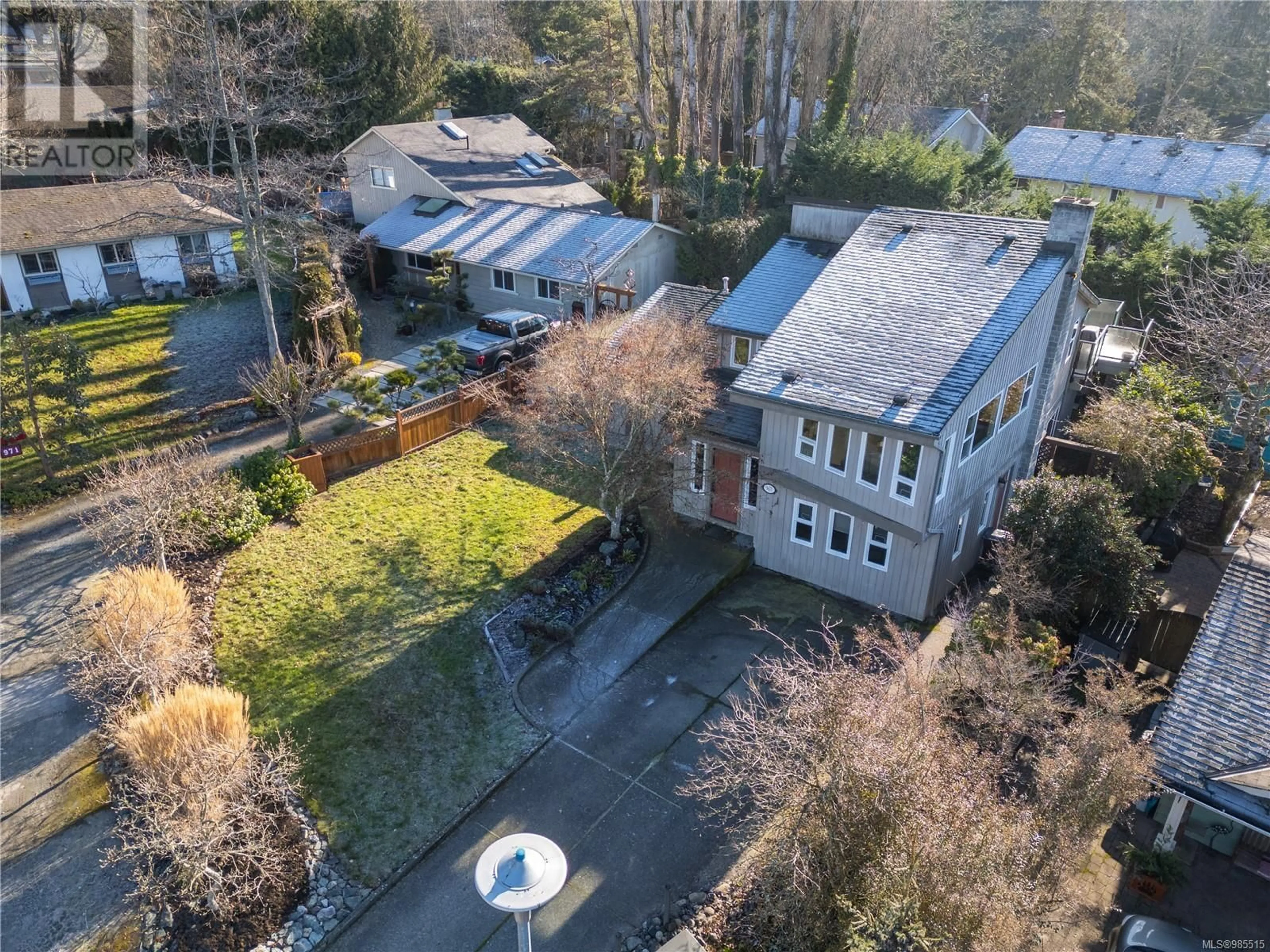 A pic from outside/outdoor area/front of a property/back of a property/a pic from drone, street for 967 Paconla Pl, Central Saanich British Columbia V8M1E1