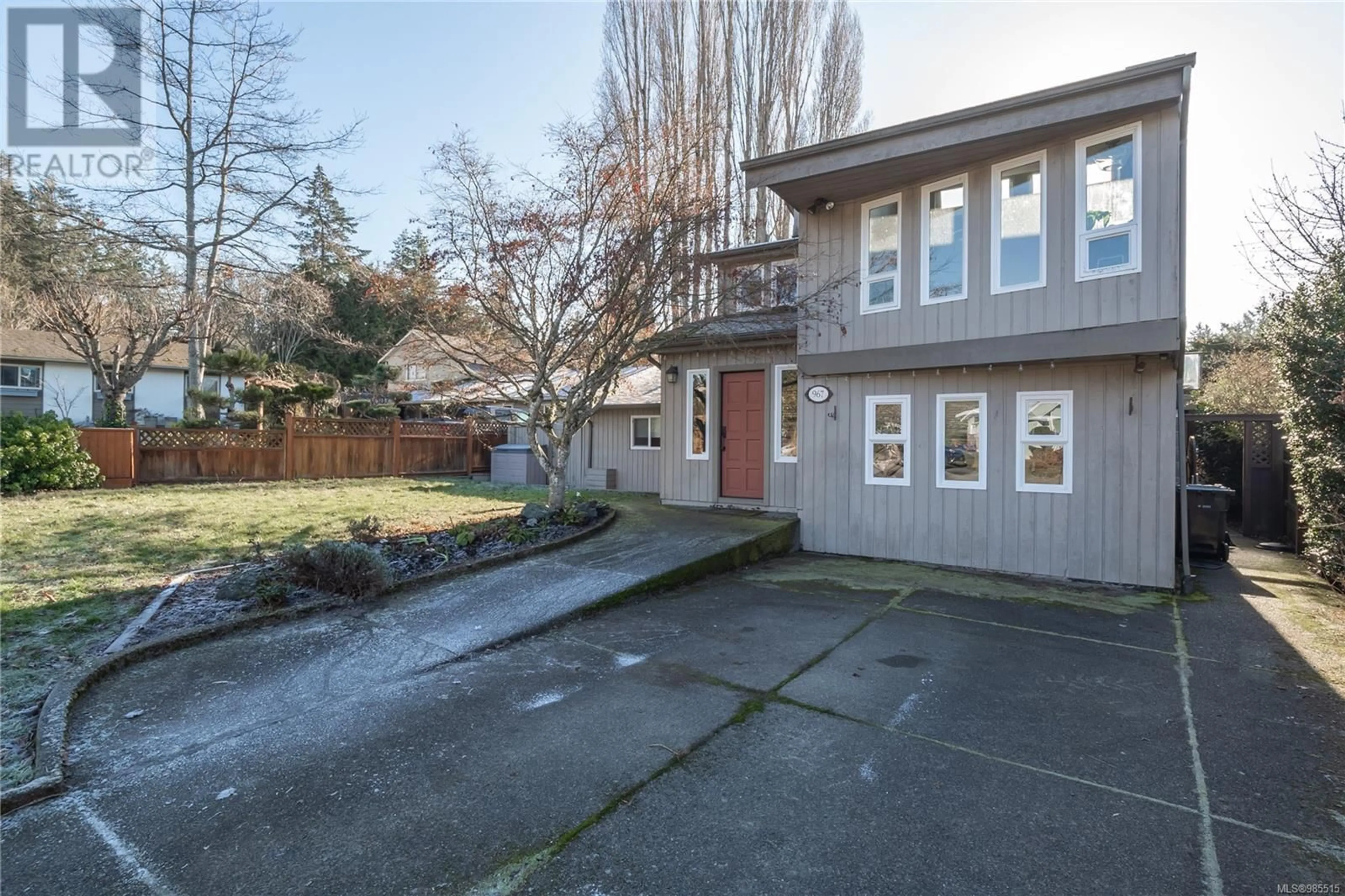 A pic from outside/outdoor area/front of a property/back of a property/a pic from drone, street for 967 Paconla Pl, Central Saanich British Columbia V8M1E1