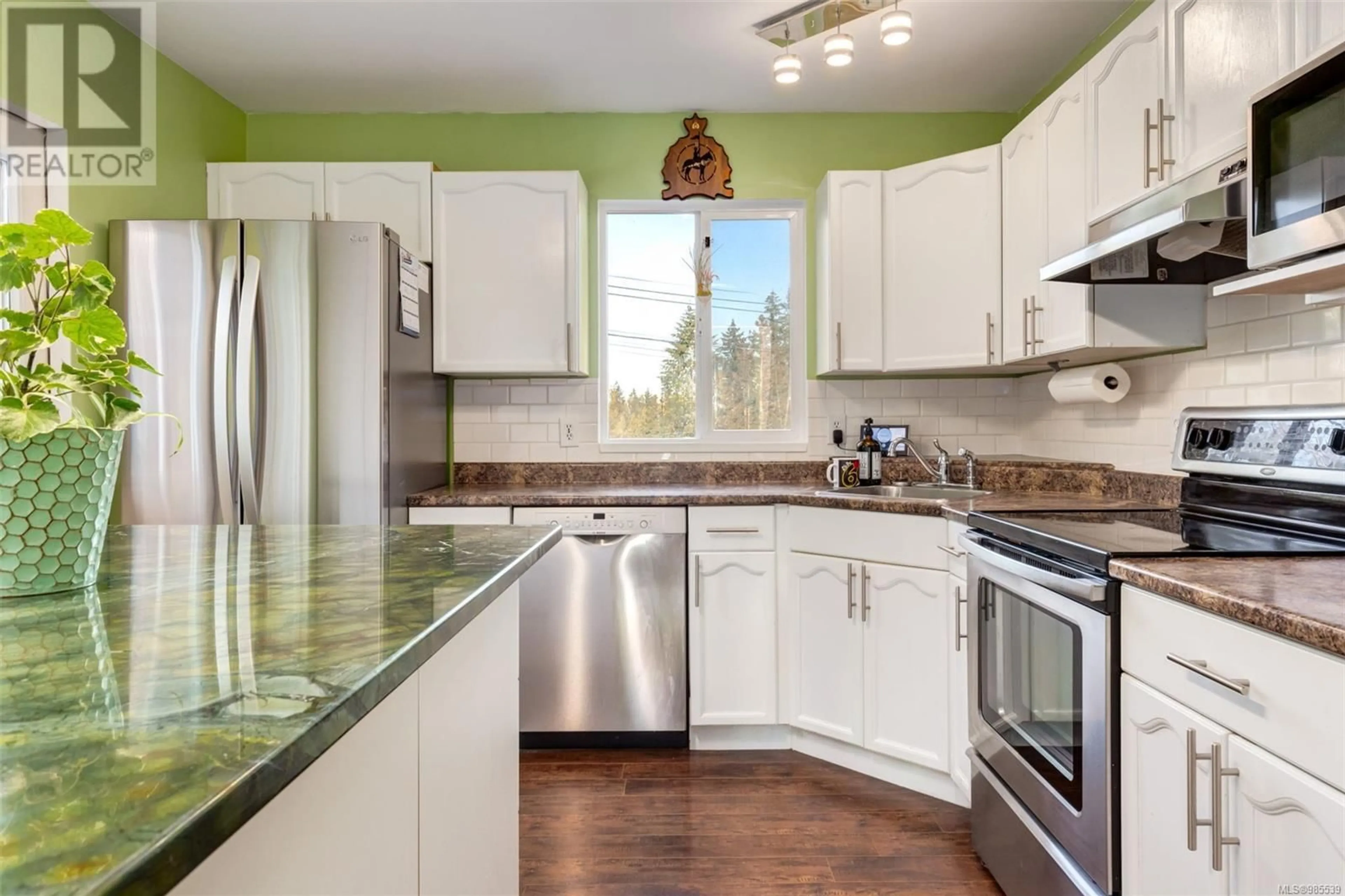 Open concept kitchen, ceramic/tile floor for 1652 Cedar Rd, Nanaimo British Columbia V9X1L4