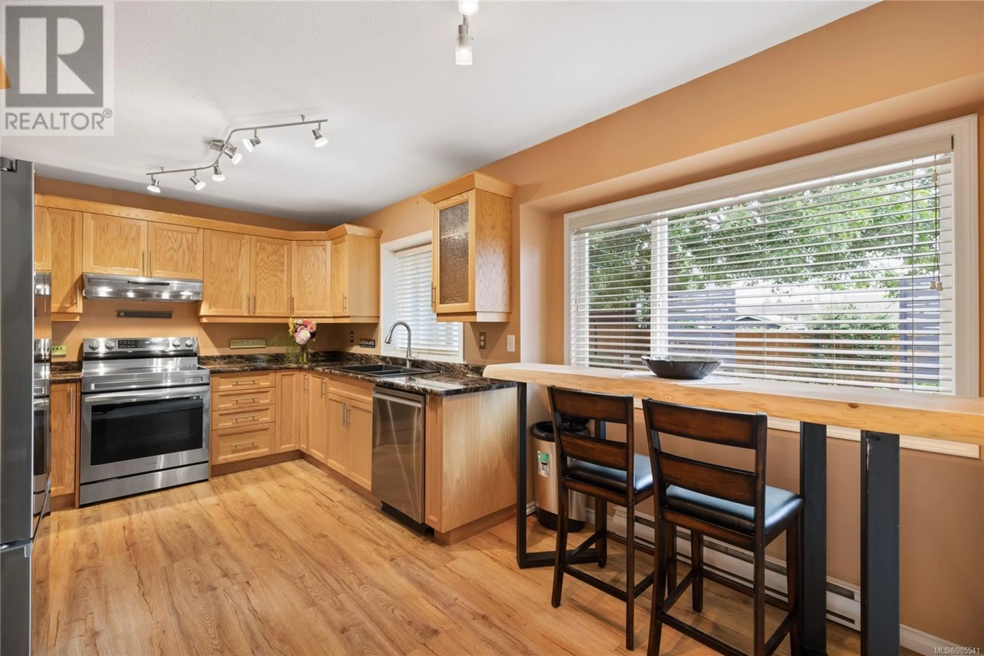 Open concept kitchen, wood/laminate floor for 754 Nanoose Ave, Parksville British Columbia V9P1E8