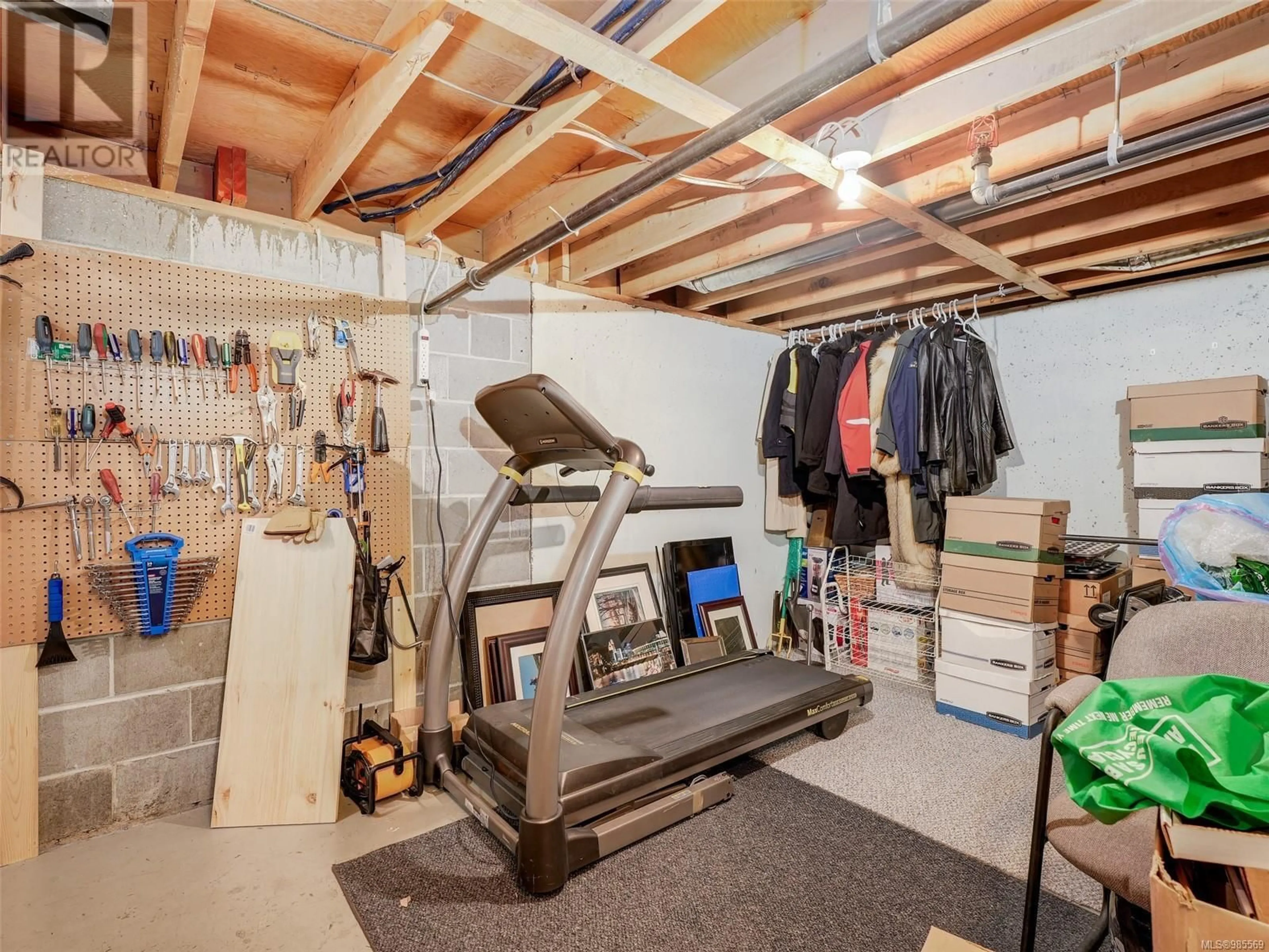 Storage room or clothes room or walk-in closet for 18 4061 Larchwood Dr, Saanich British Columbia V8P5R4