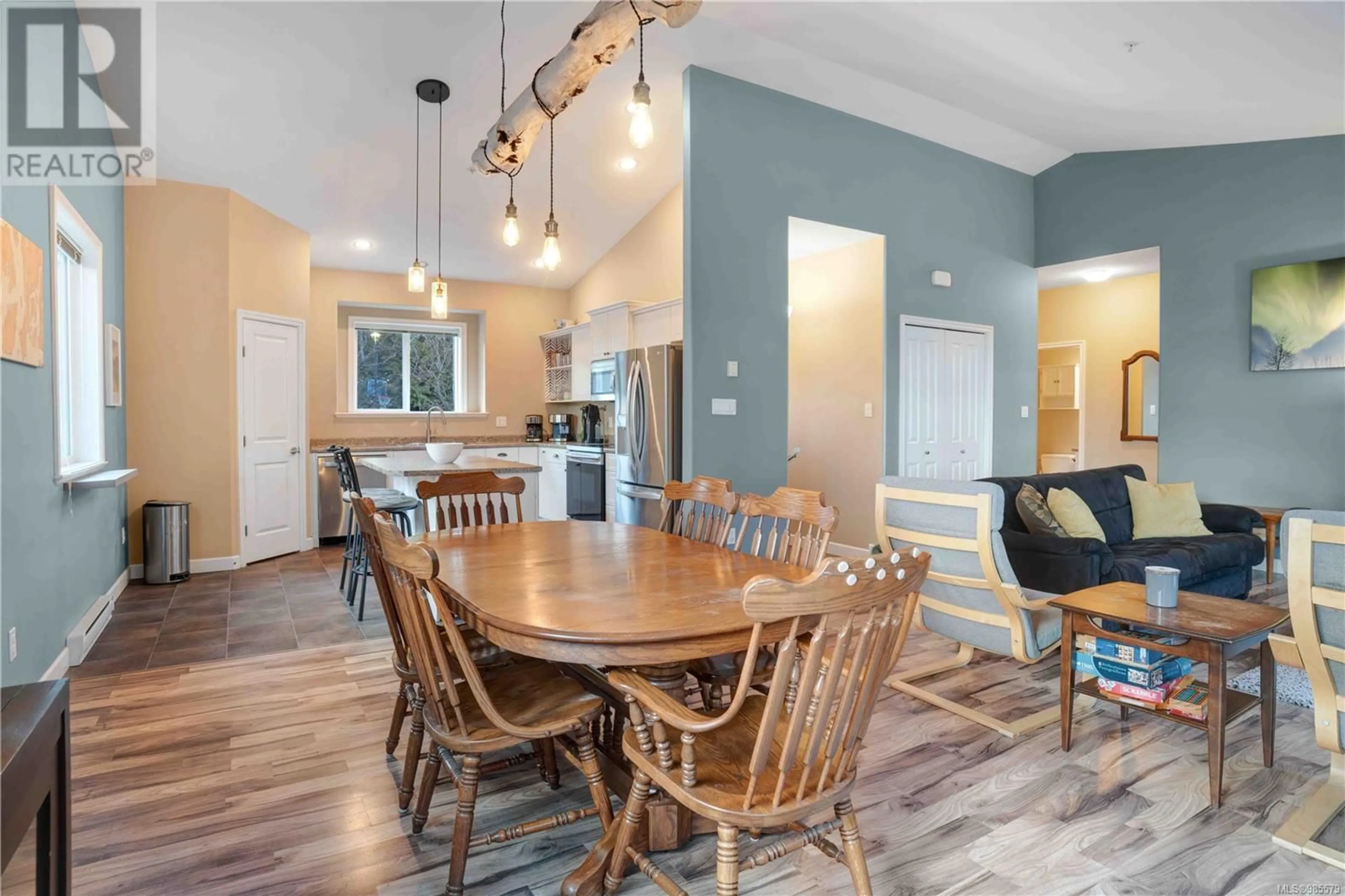 Open concept kitchen, wood/laminate floor for 210 - 812 OAKHILLS VISTA, Nanaimo British Columbia V9R0A3