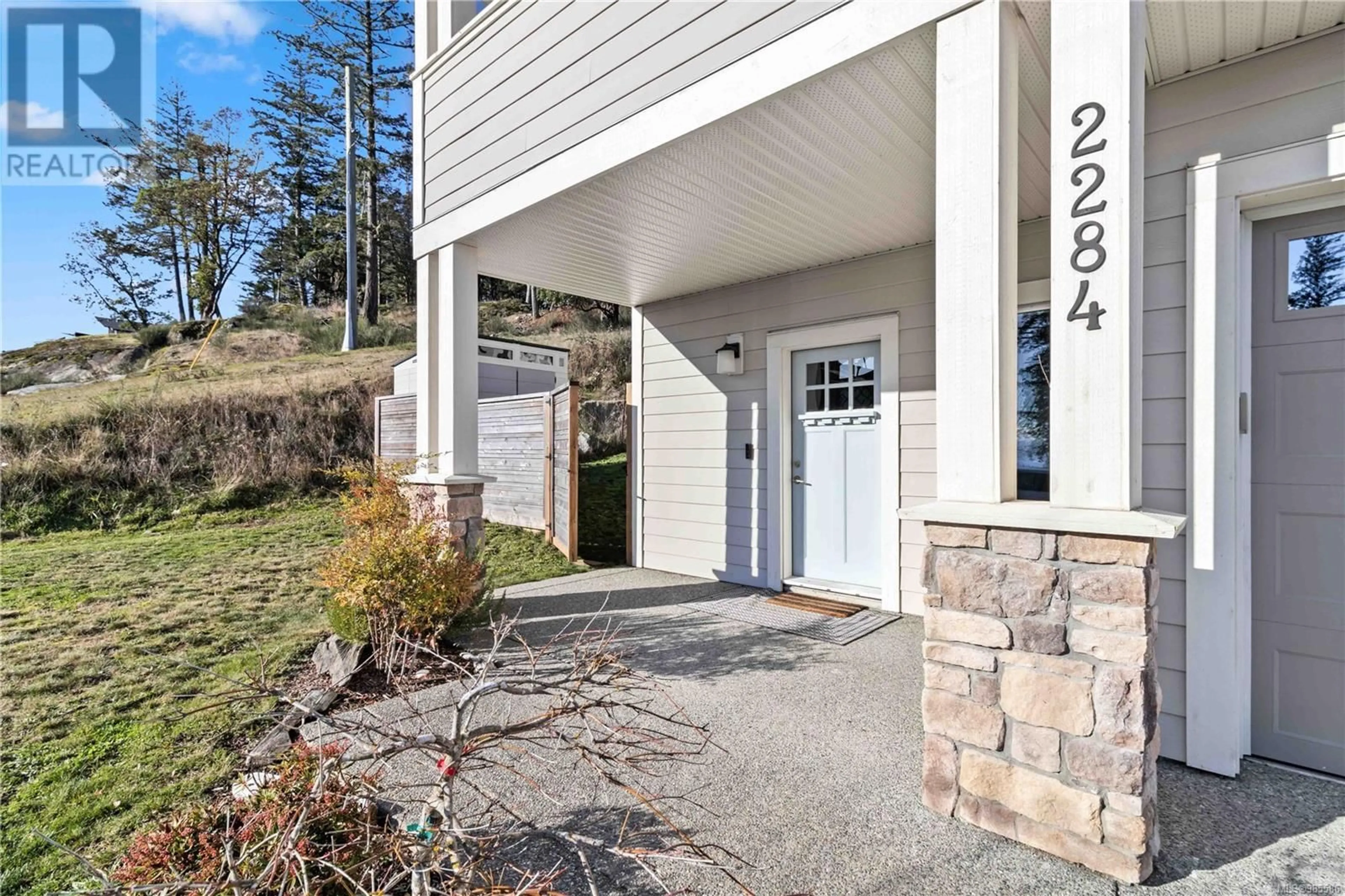 Indoor entryway for 2284 Mountain Heights Dr, Sooke British Columbia V9Z1M4