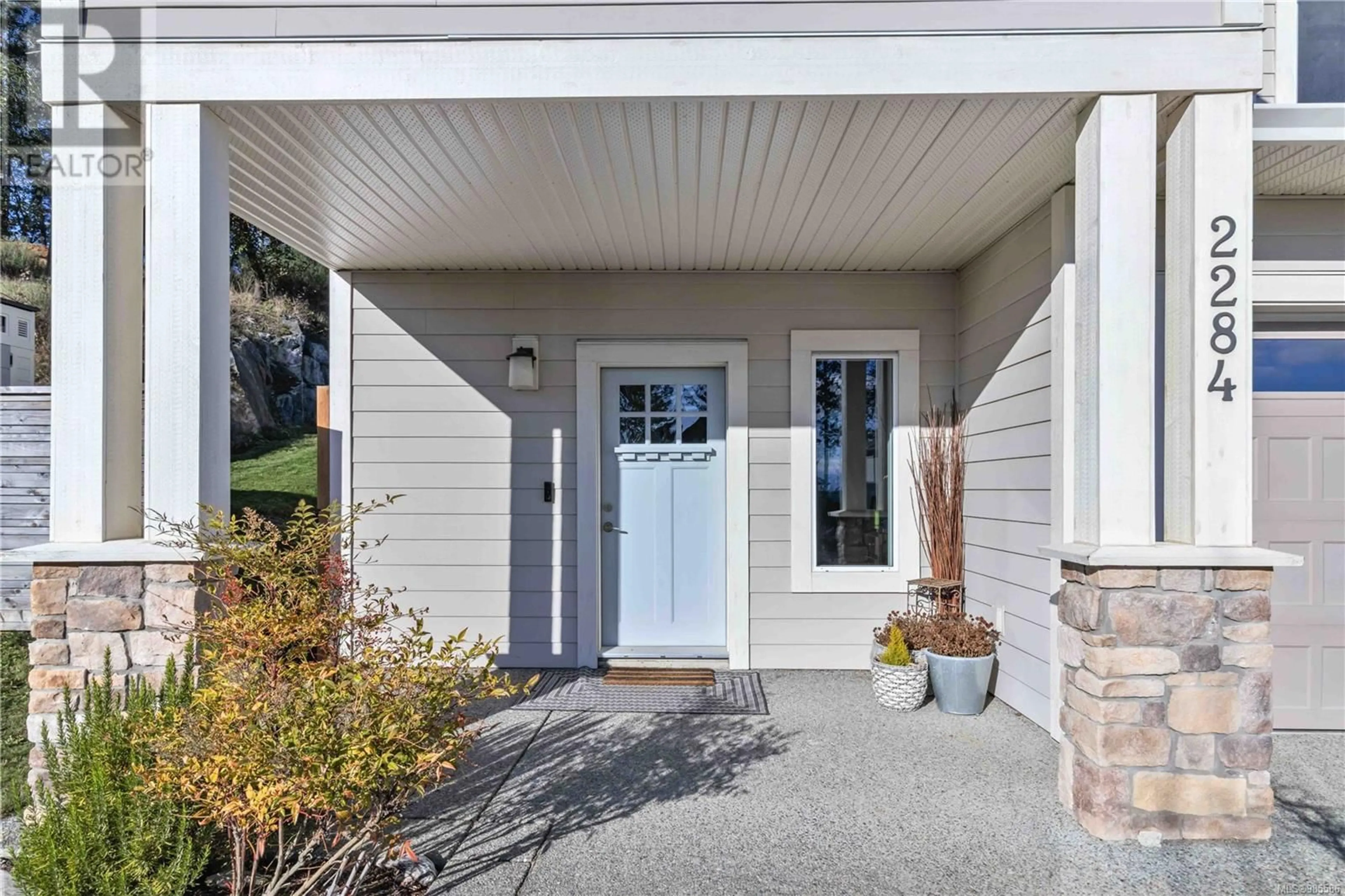 Indoor entryway for 2284 Mountain Heights Dr, Sooke British Columbia V9Z1M4