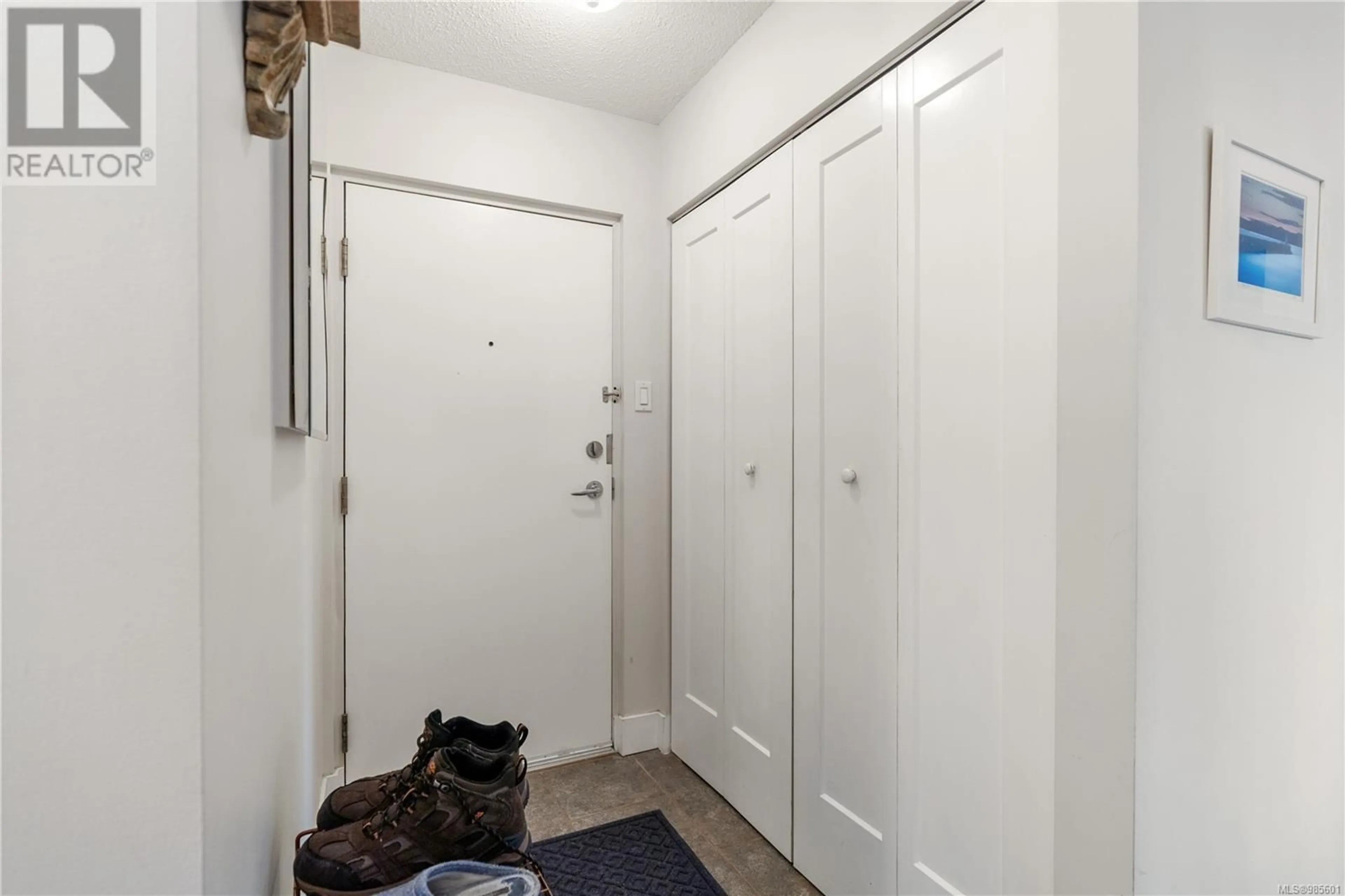 Indoor entryway for 303 1034 Johnson St, Victoria British Columbia V8V3N7