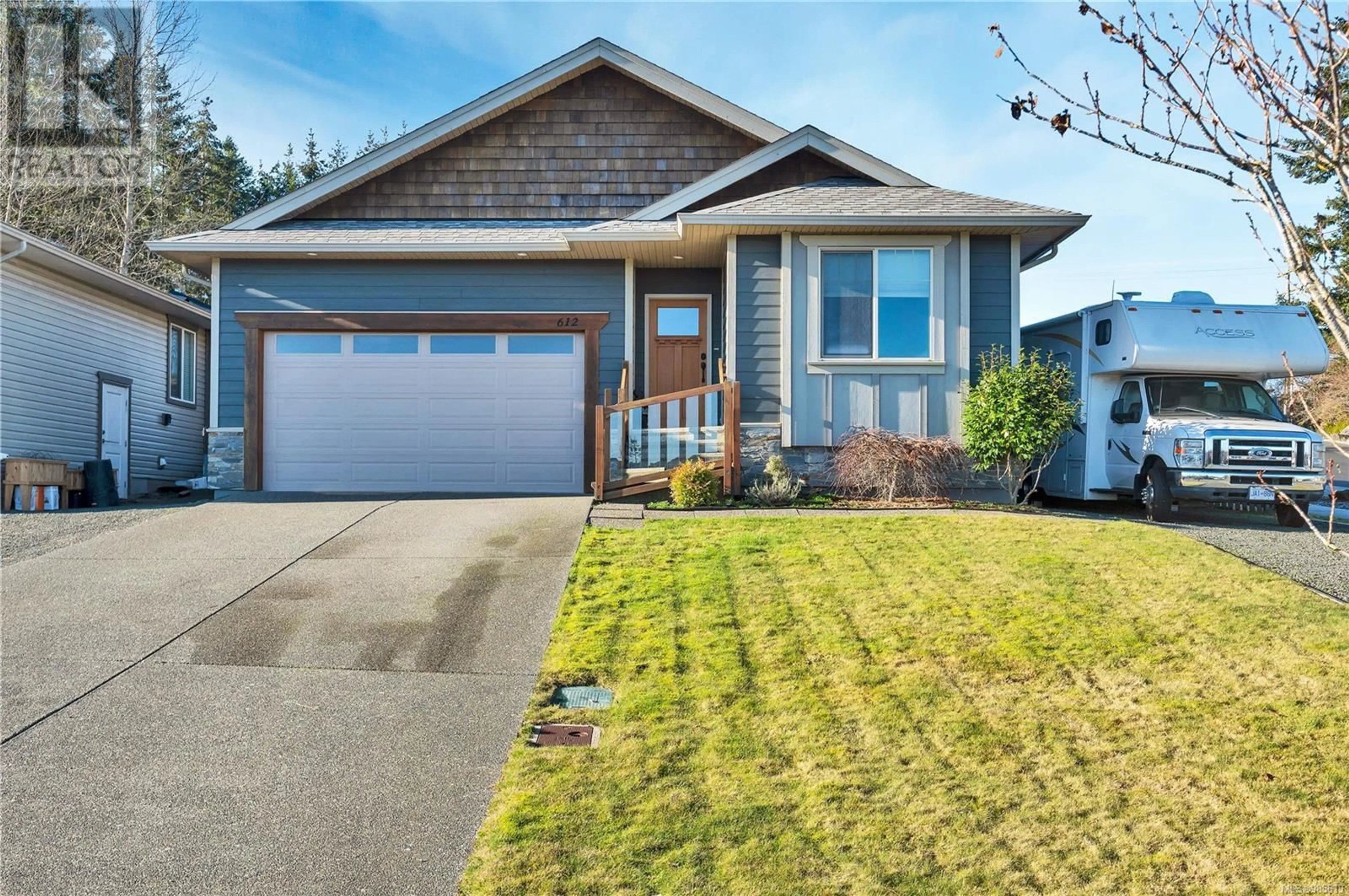 Home with vinyl exterior material, street for 612 Eagle View Pl, Campbell River British Columbia V9W0B2