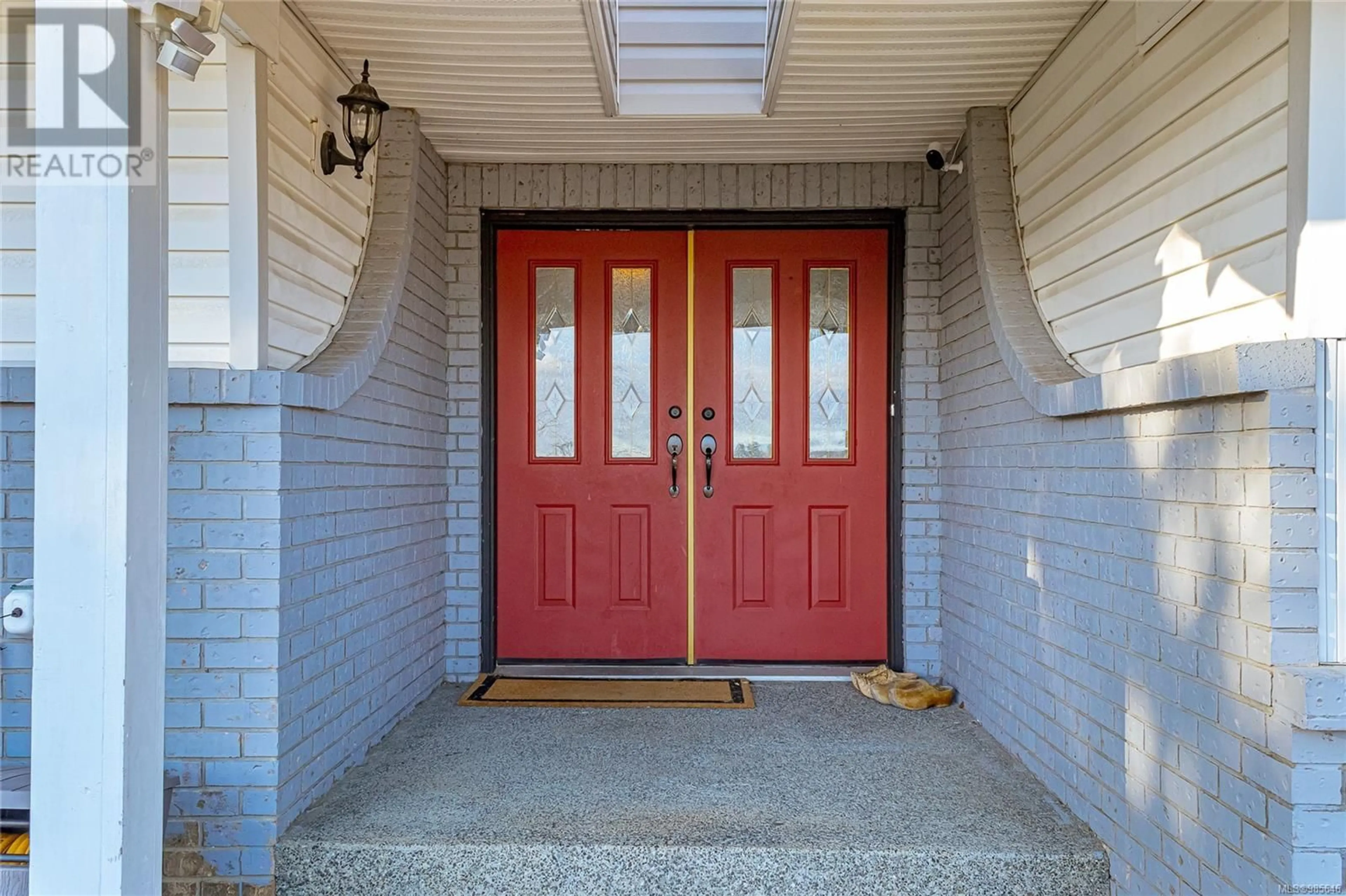 Indoor entryway for 217 Tahoe Ave, Nanaimo British Columbia V9R6S2