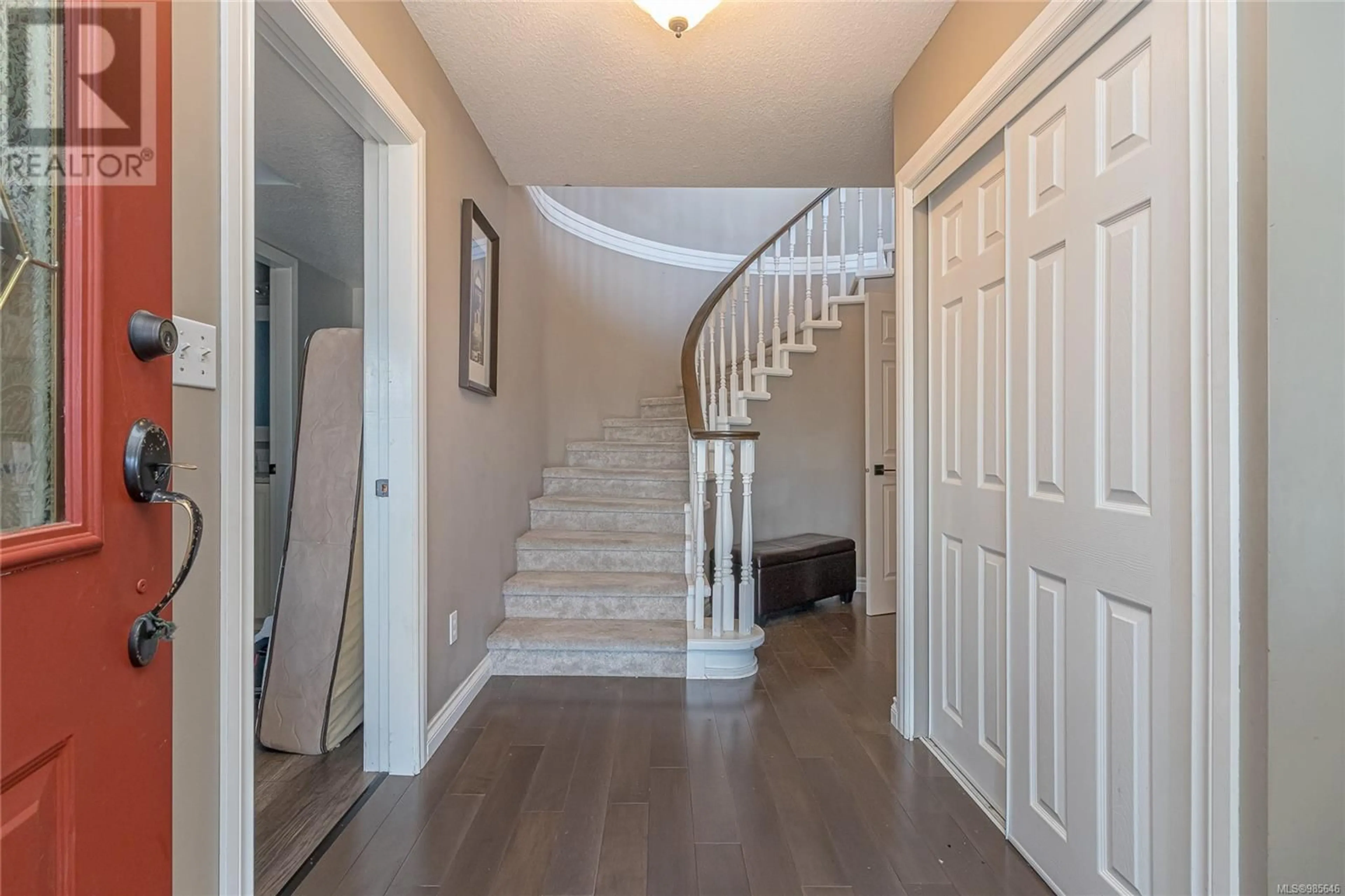 Indoor entryway for 217 Tahoe Ave, Nanaimo British Columbia V9R6S2