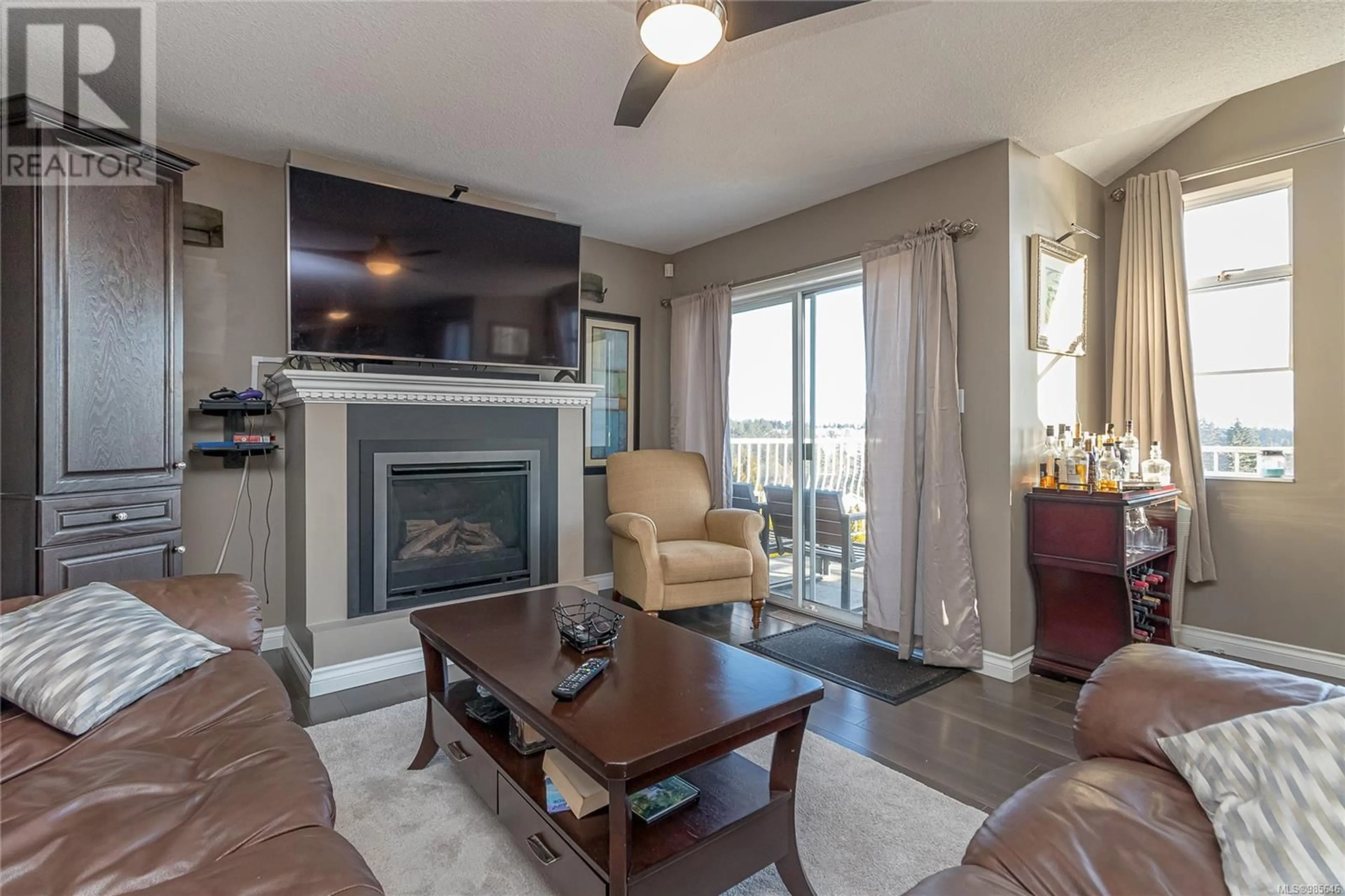 Living room with furniture, wood/laminate floor for 217 Tahoe Ave, Nanaimo British Columbia V9R6S2