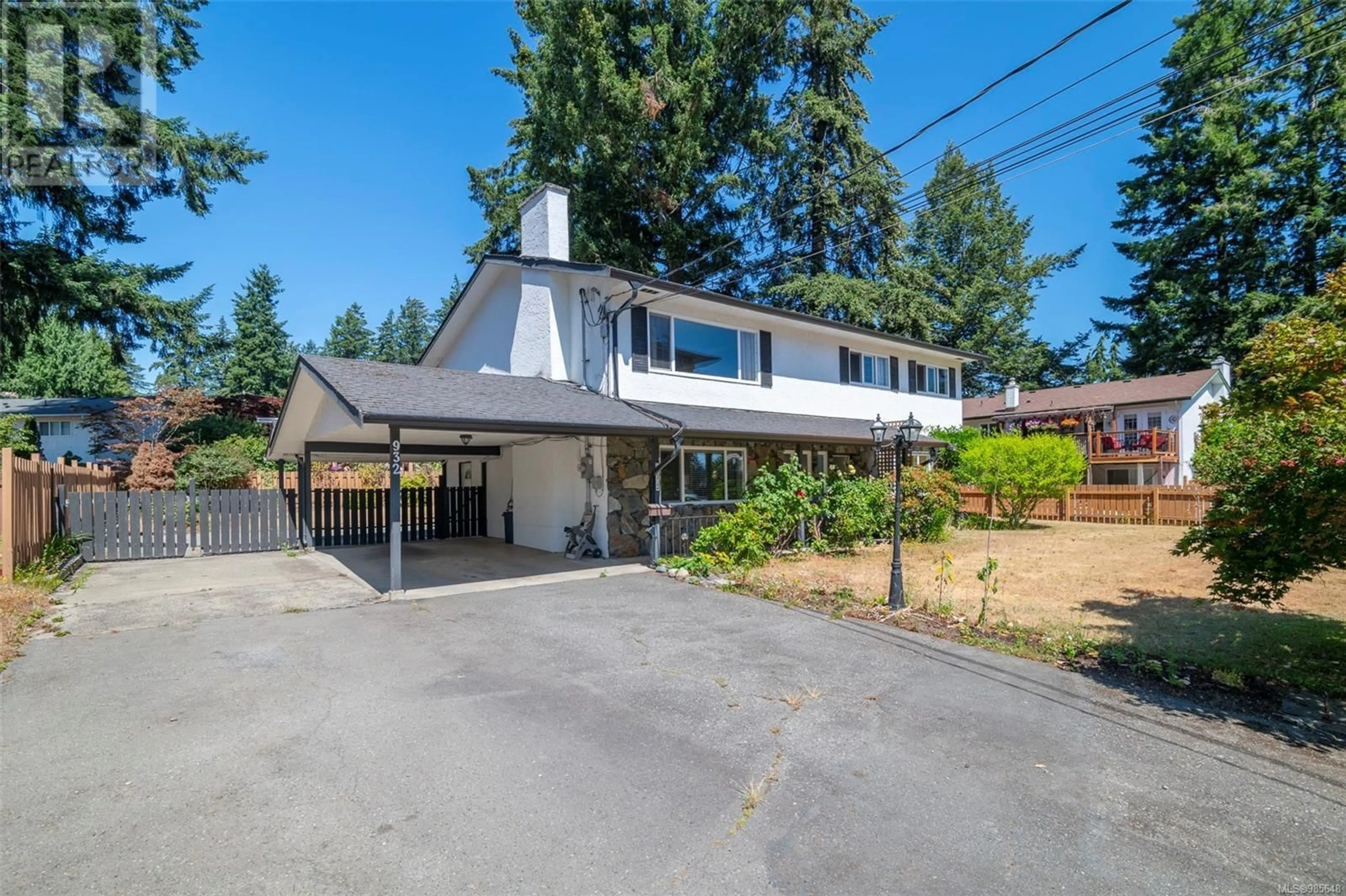 A pic from outside/outdoor area/front of a property/back of a property/a pic from drone, unknown for 932 Avrill Rd, Langford British Columbia V9B2N5