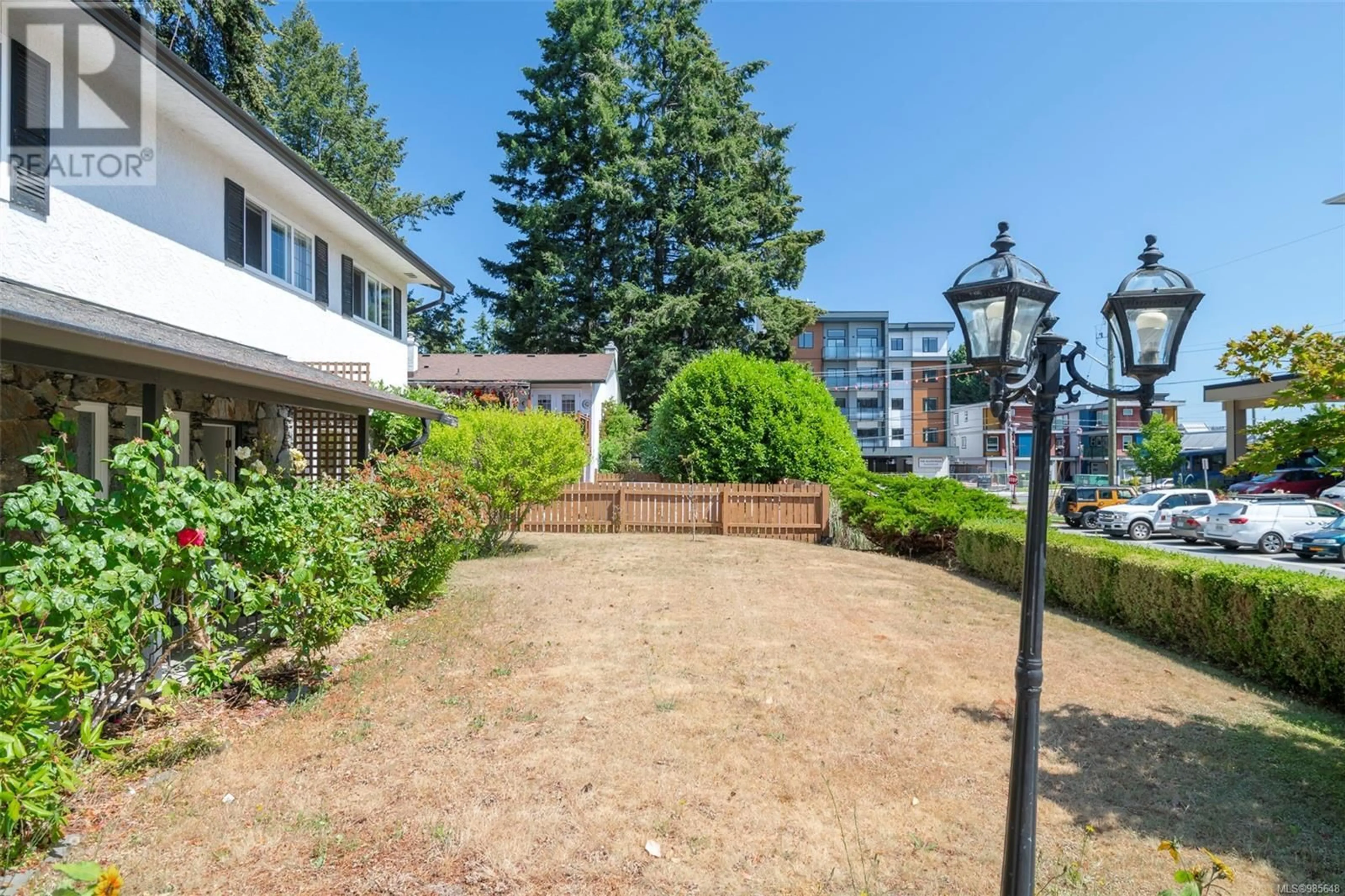 Patio, street for 932 Avrill Rd, Langford British Columbia V9B2N5