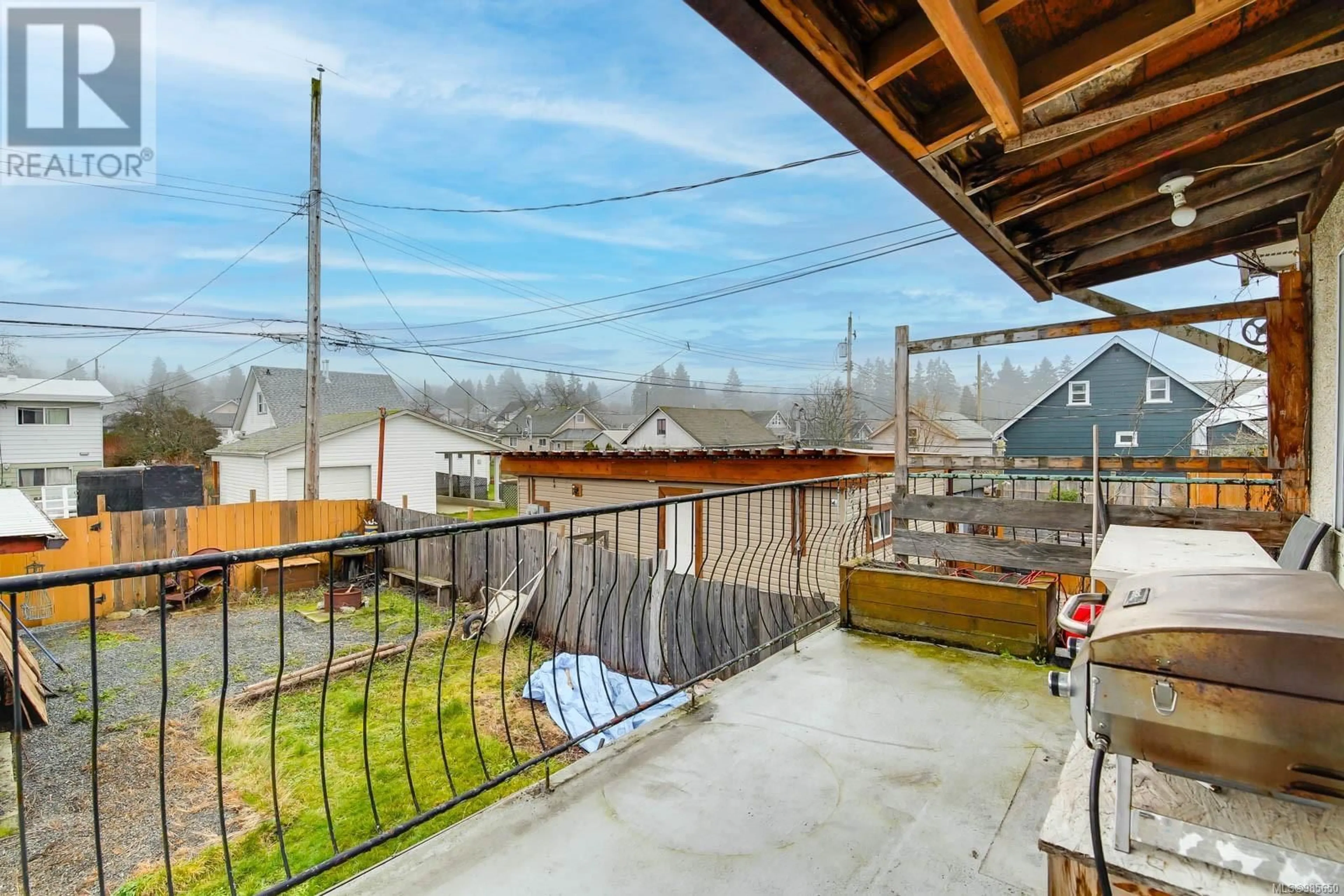 Patio, mountain view for 2669 3rd Ave, Port Alberni British Columbia V9Y2B1