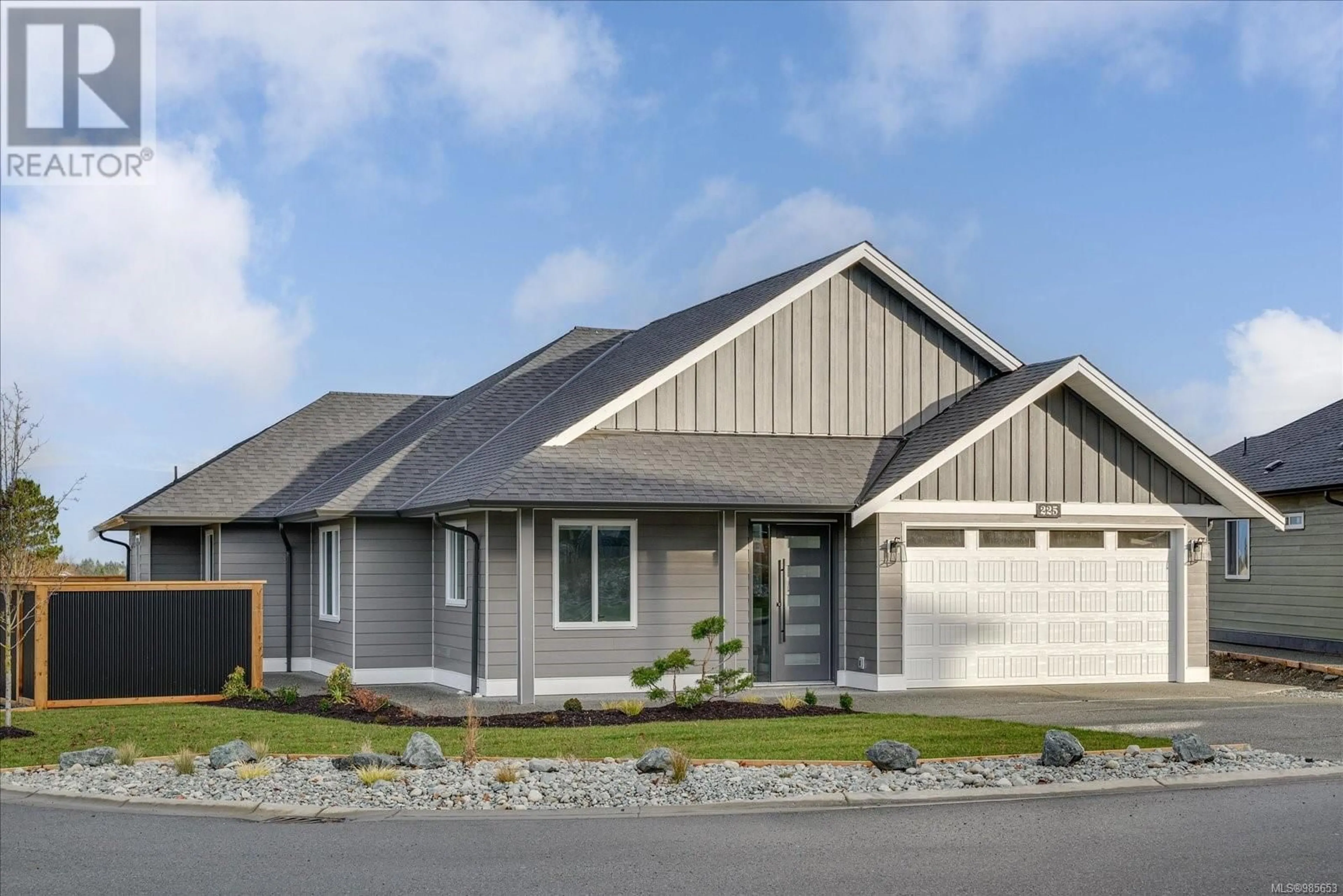 Home with vinyl exterior material, street for 225 Dunbar Way, Parksville British Columbia V9P0G6