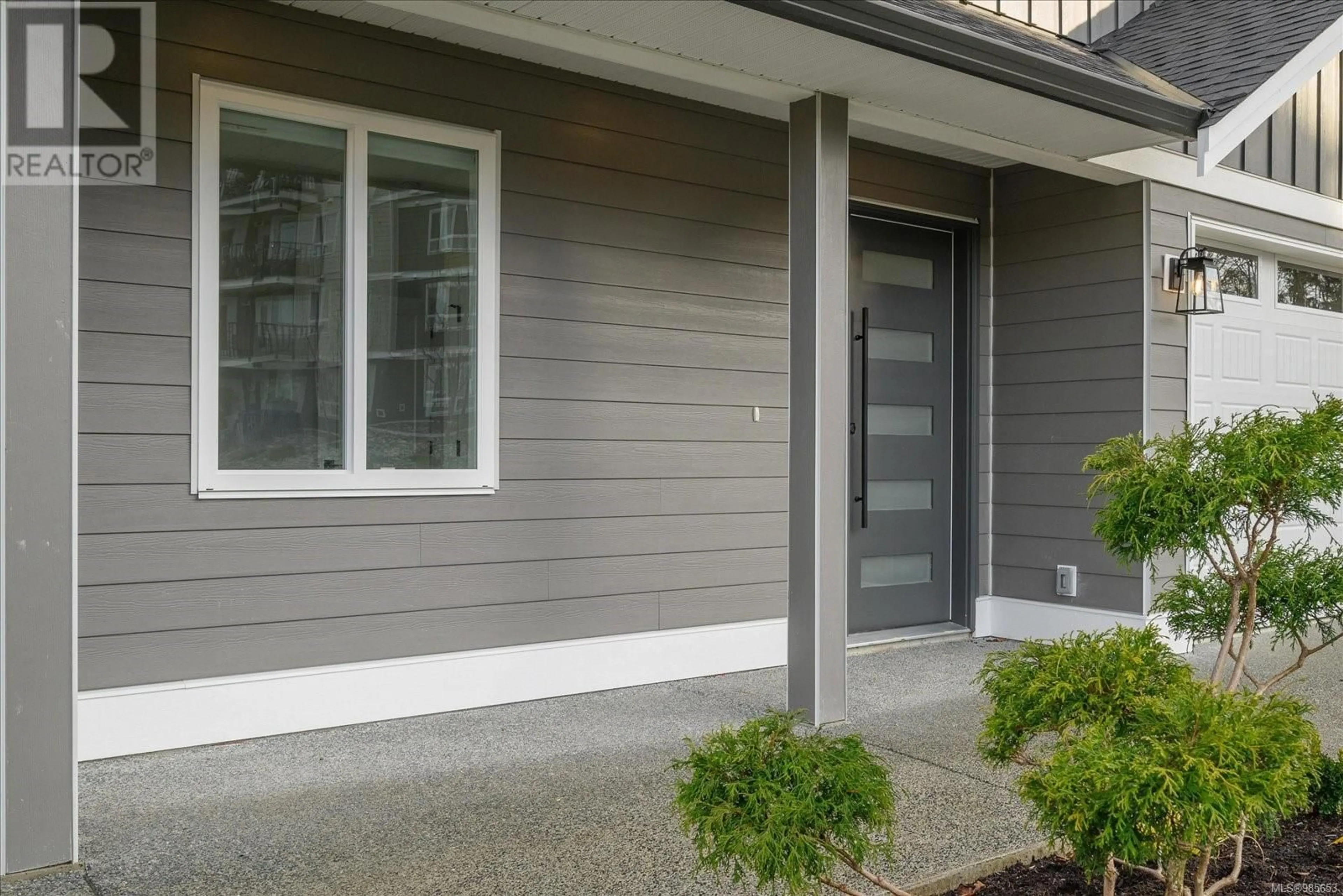 Home with vinyl exterior material, street for 225 Dunbar Way, Parksville British Columbia V9P0G6