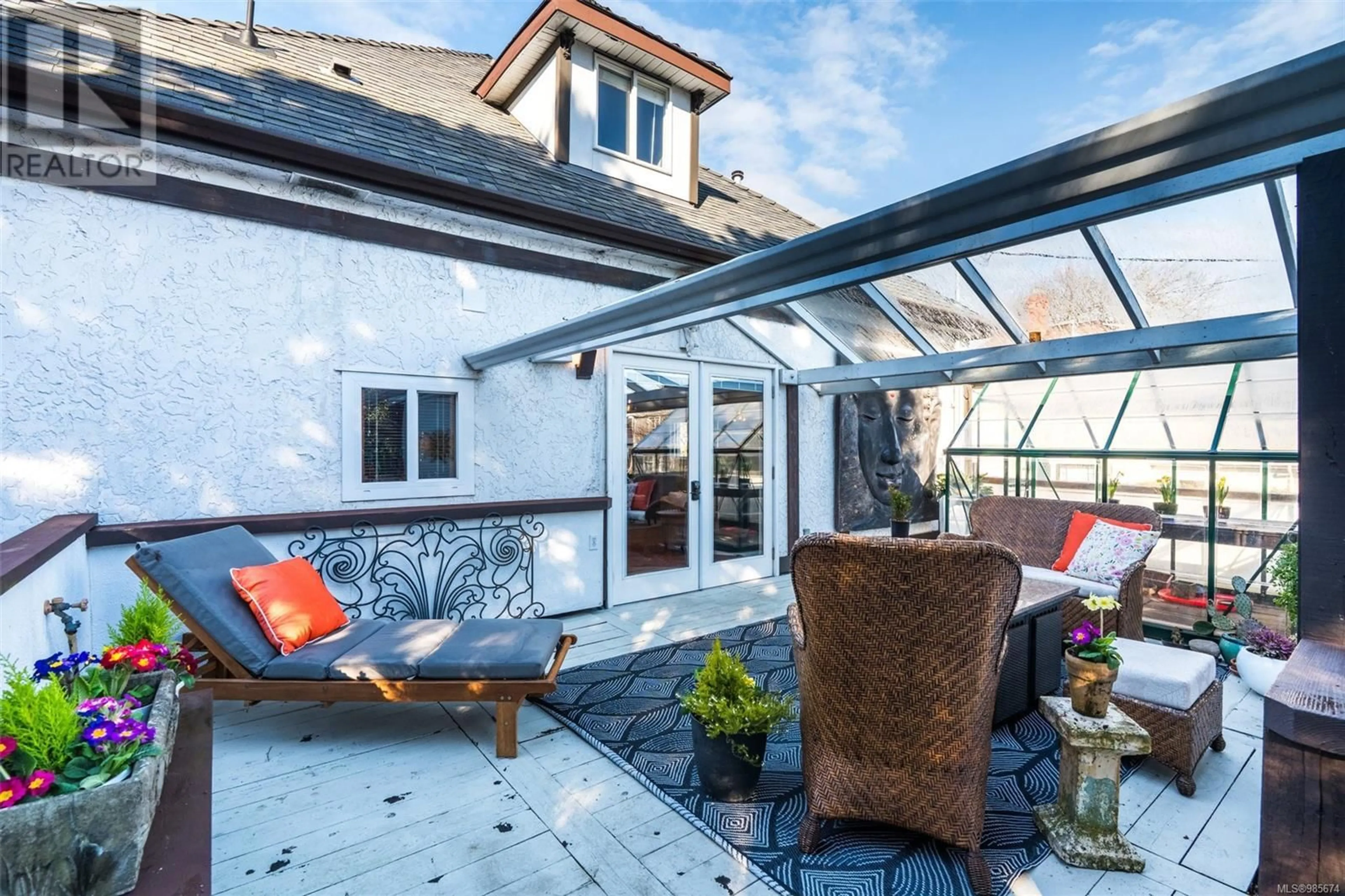 Patio, street for 2023 Fernwood Rd, Victoria British Columbia V8T2Y8