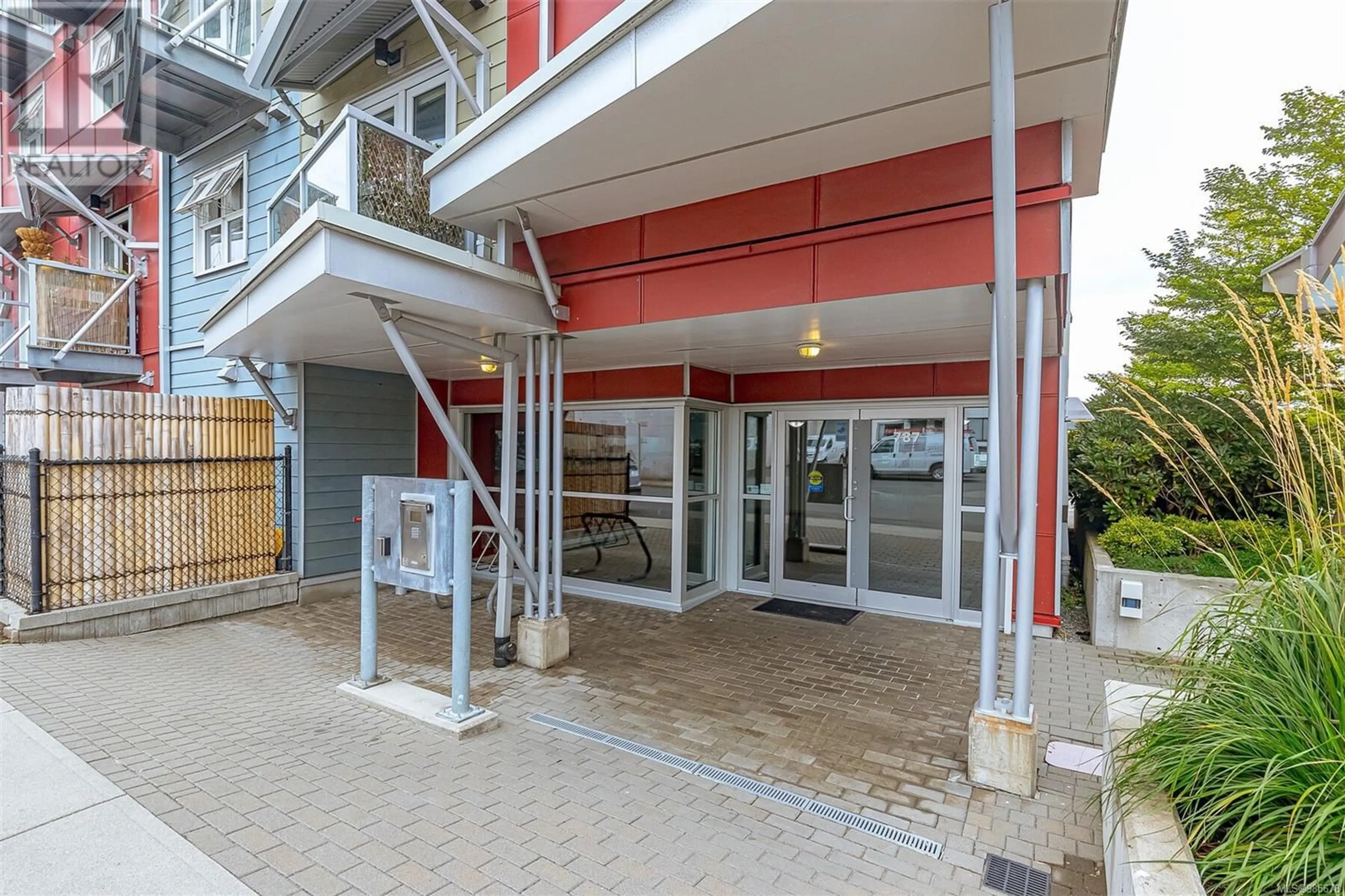 Indoor foyer for 205 787 Tyee Rd, Victoria British Columbia V9A7R5