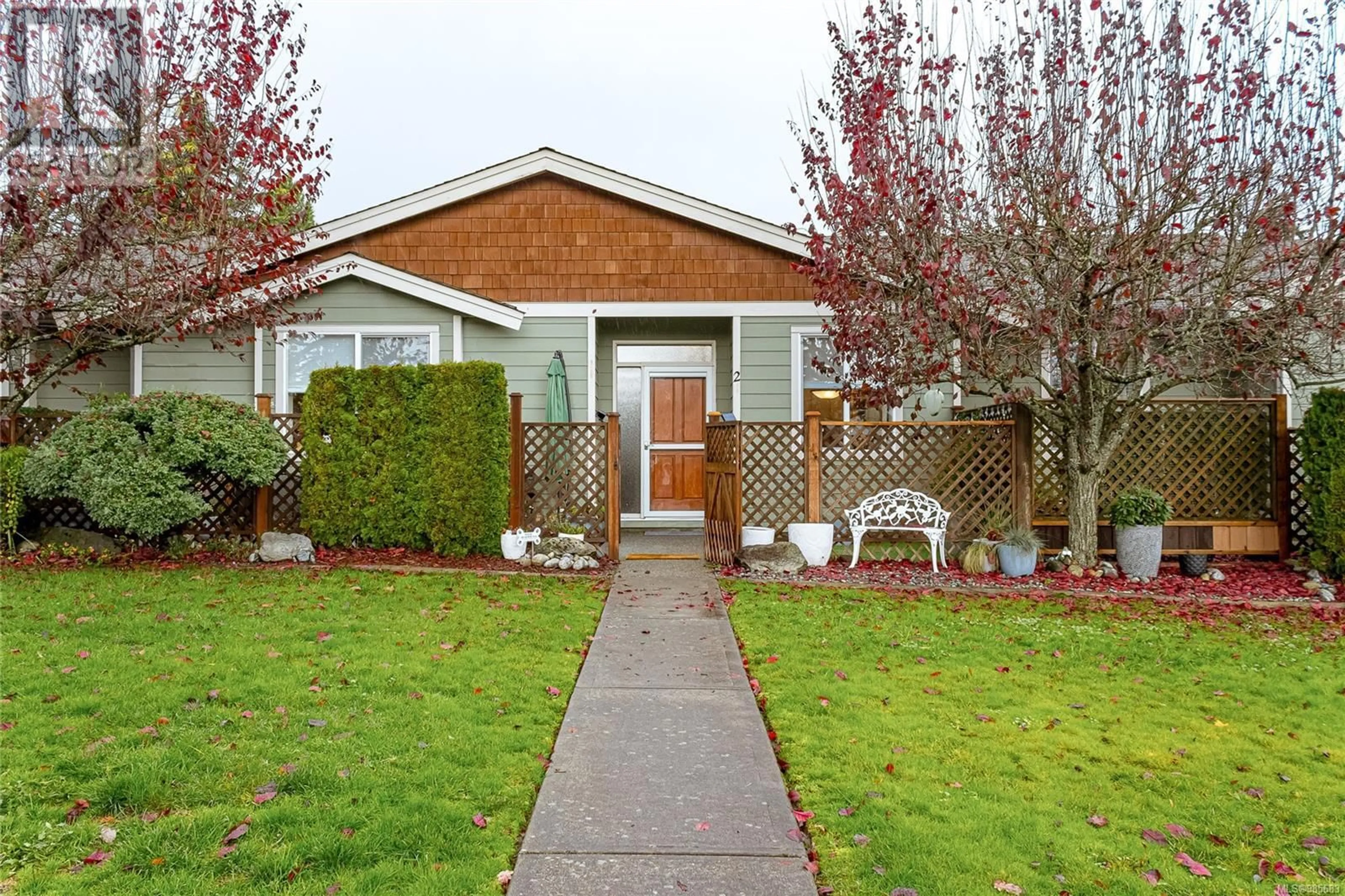 Home with vinyl exterior material, street for 2 332 Belaire St, Ladysmith British Columbia V9G1B1