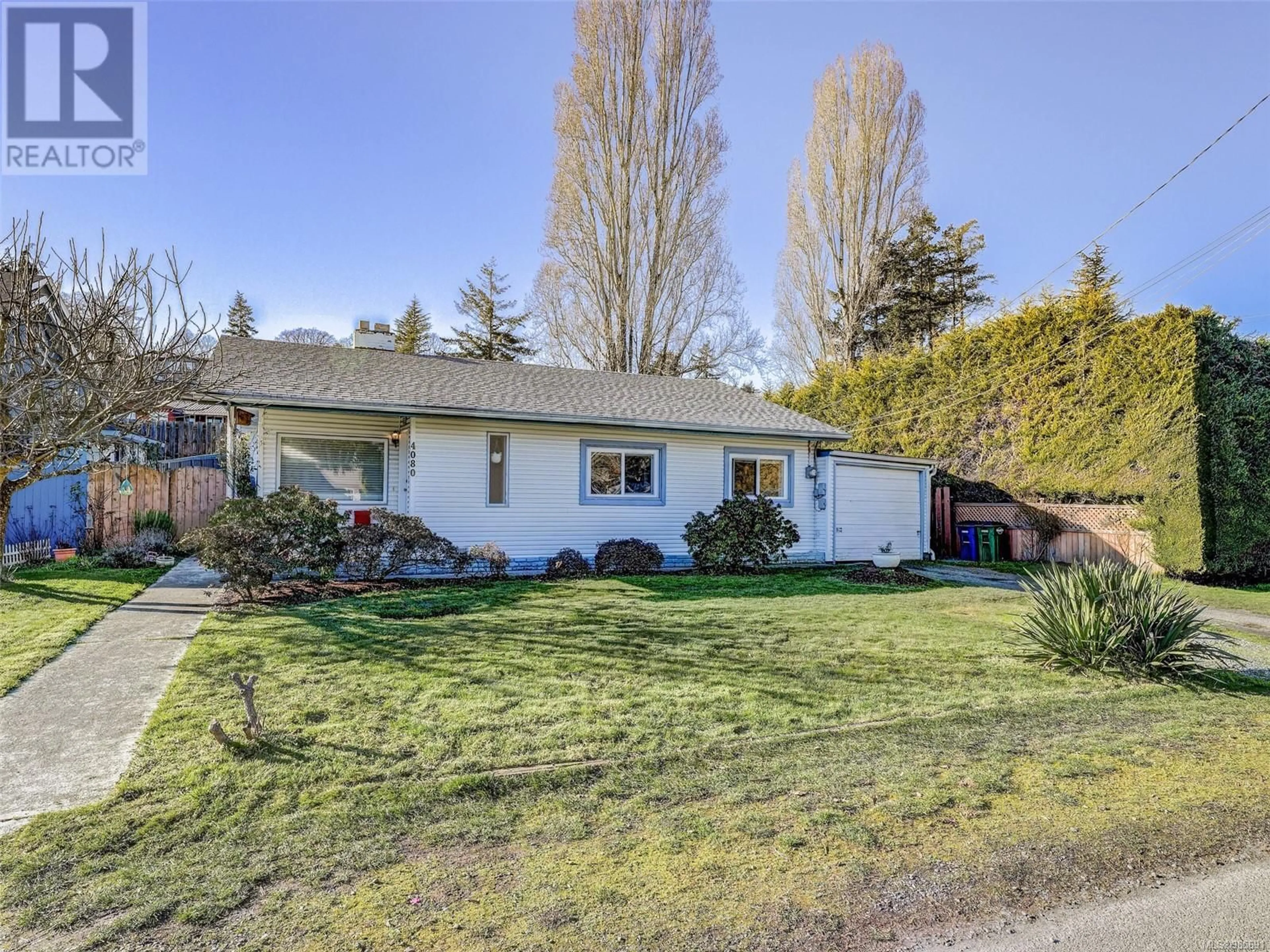 A pic from outside/outdoor area/front of a property/back of a property/a pic from drone, street for 4080 Tuxedo Dr, Saanich British Columbia V8X2L3