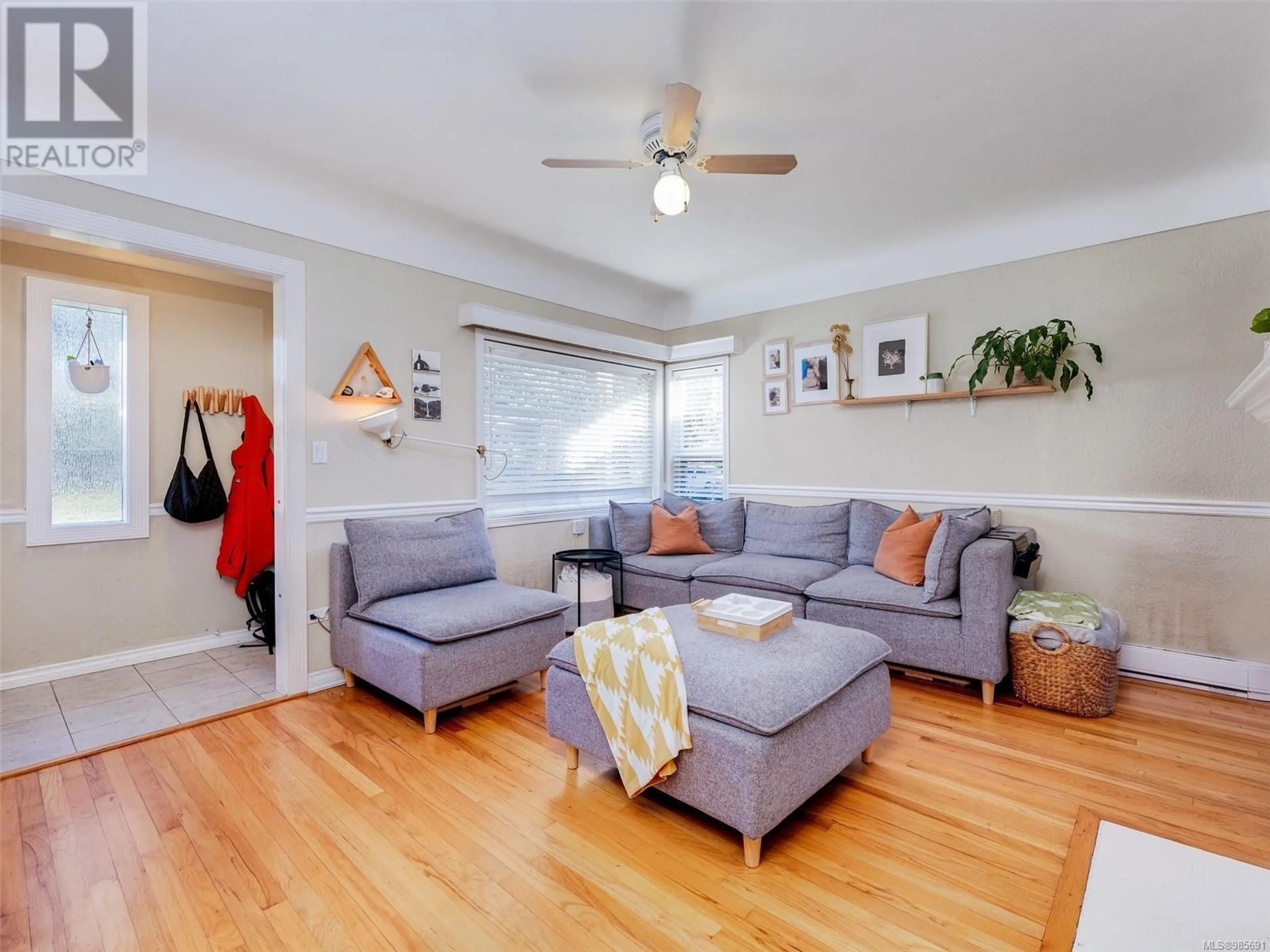 Living room with furniture, wood/laminate floor for 4080 Tuxedo Dr, Saanich British Columbia V8X2L3