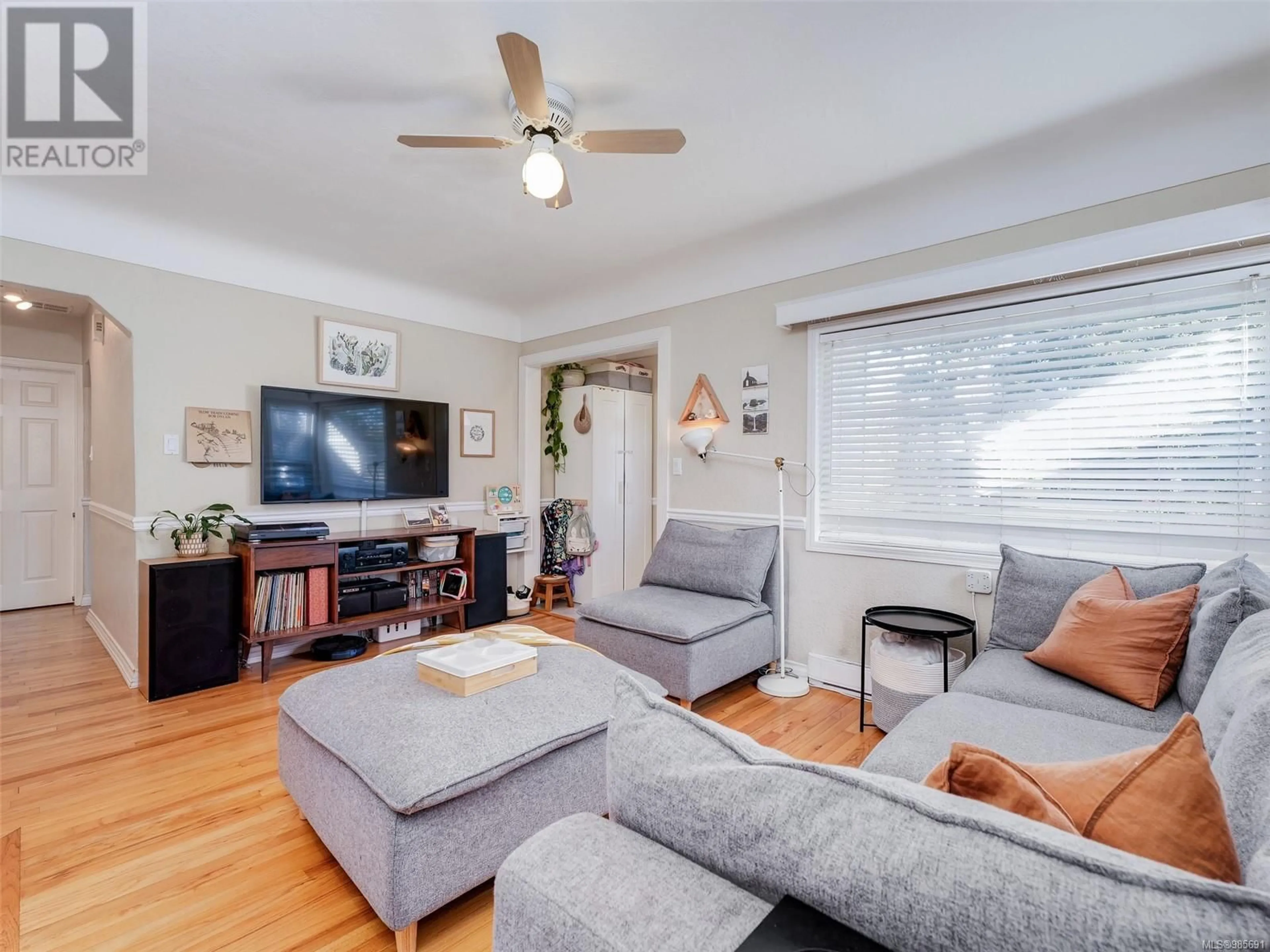 Living room with furniture, wood/laminate floor for 4080 Tuxedo Dr, Saanich British Columbia V8X2L3