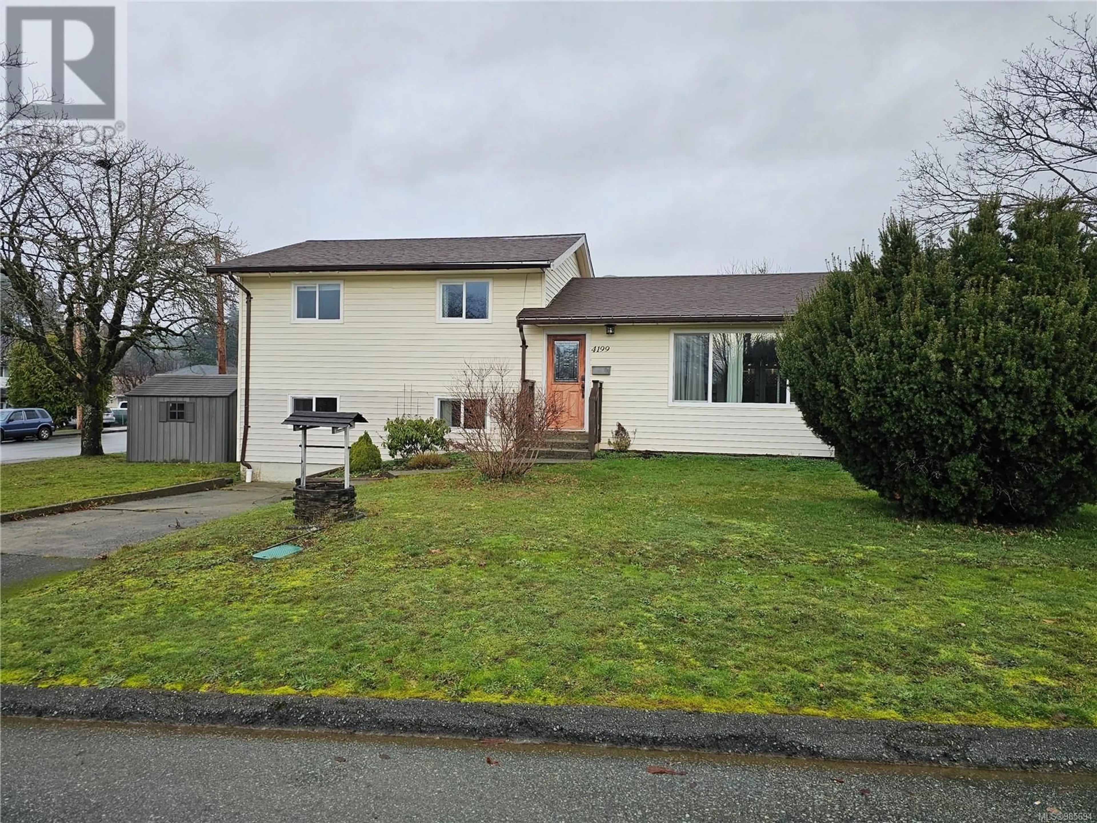 A pic from outside/outdoor area/front of a property/back of a property/a pic from drone, street for 4199 Glenside Rd, Port Alberni British Columbia V9Y5X2