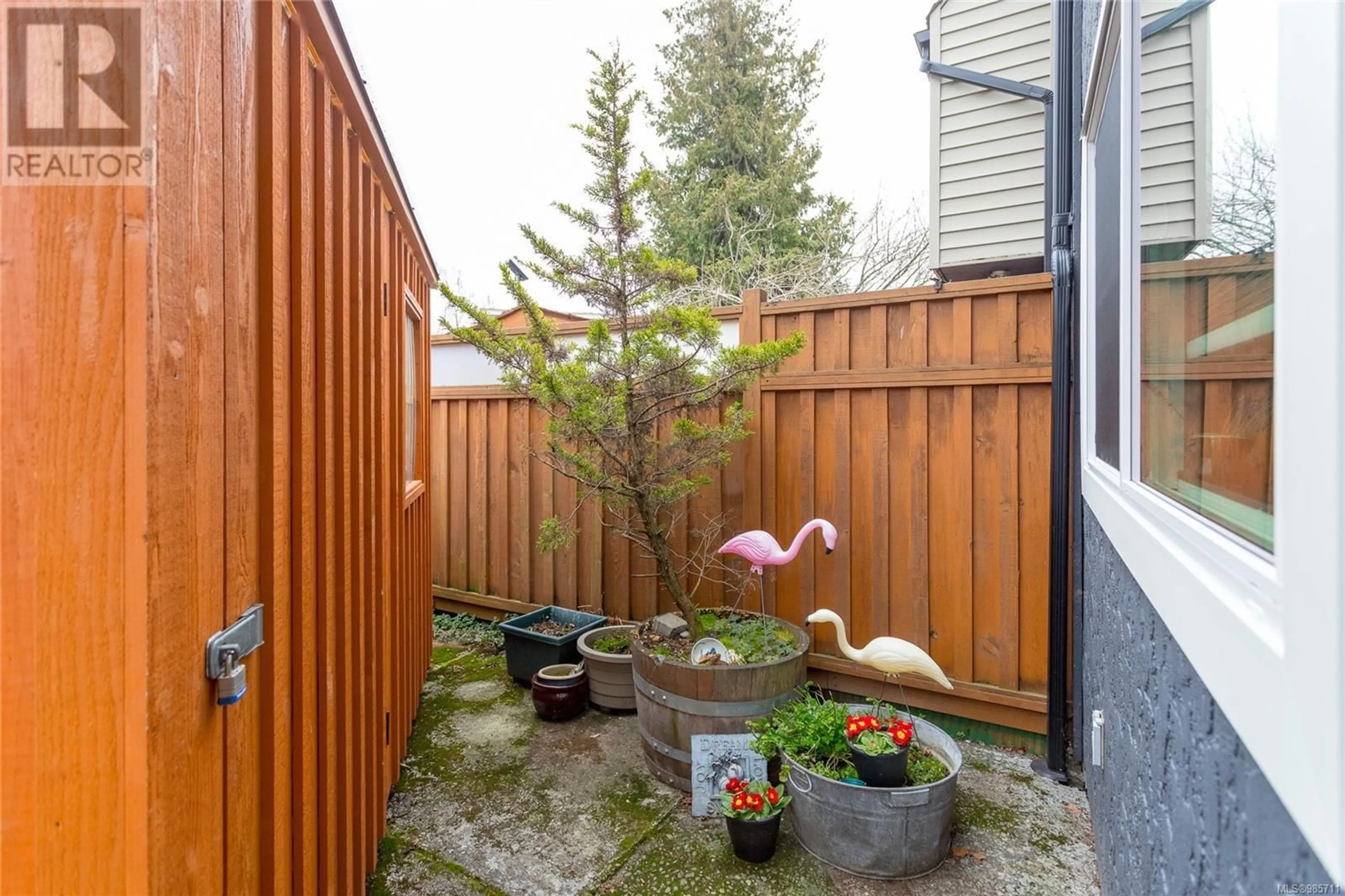 Patio, street for 9 50 Montreal St, Victoria British Columbia V8V1Y5