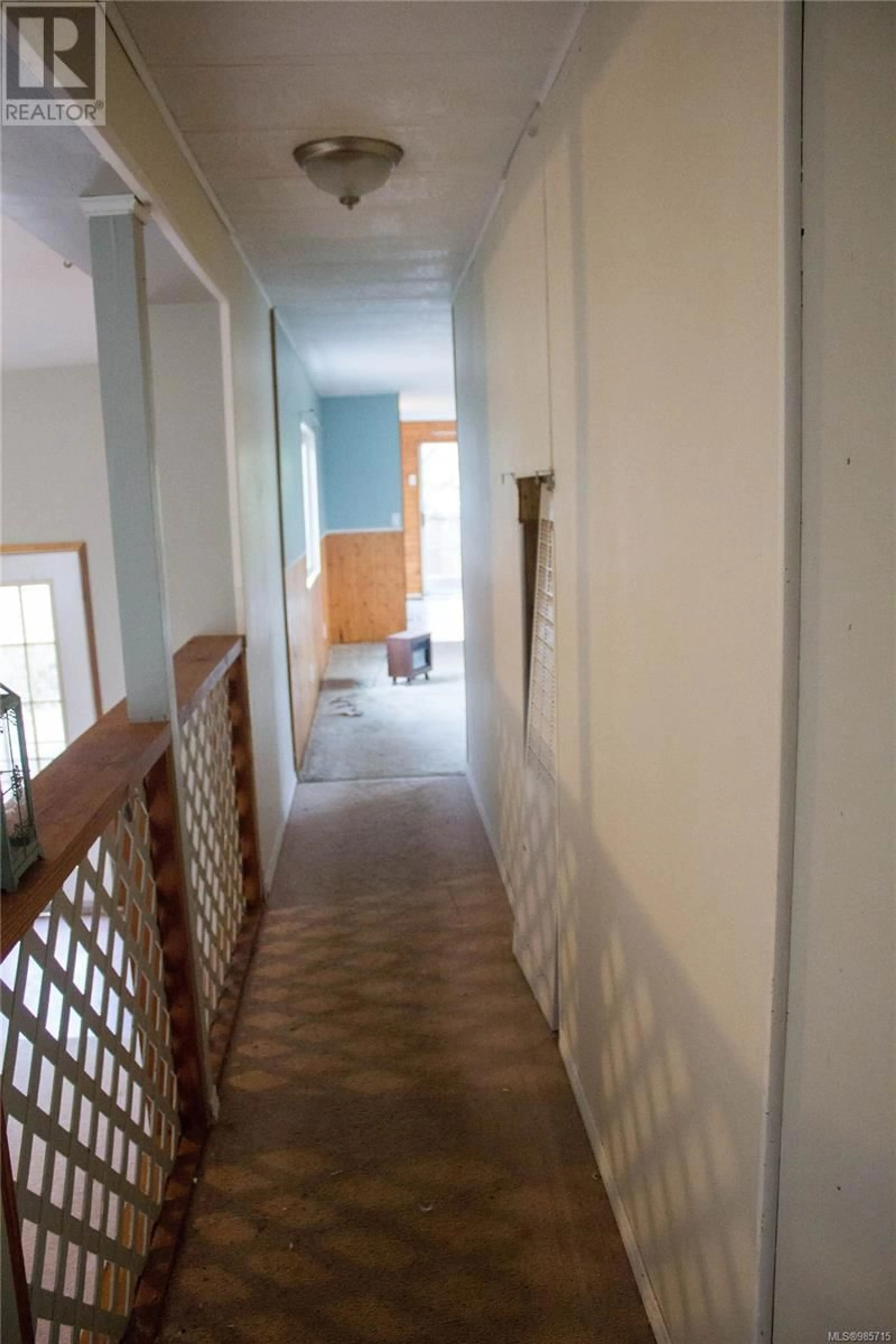 Indoor foyer for 5905 Hunt St, Port Hardy British Columbia V0N2P0