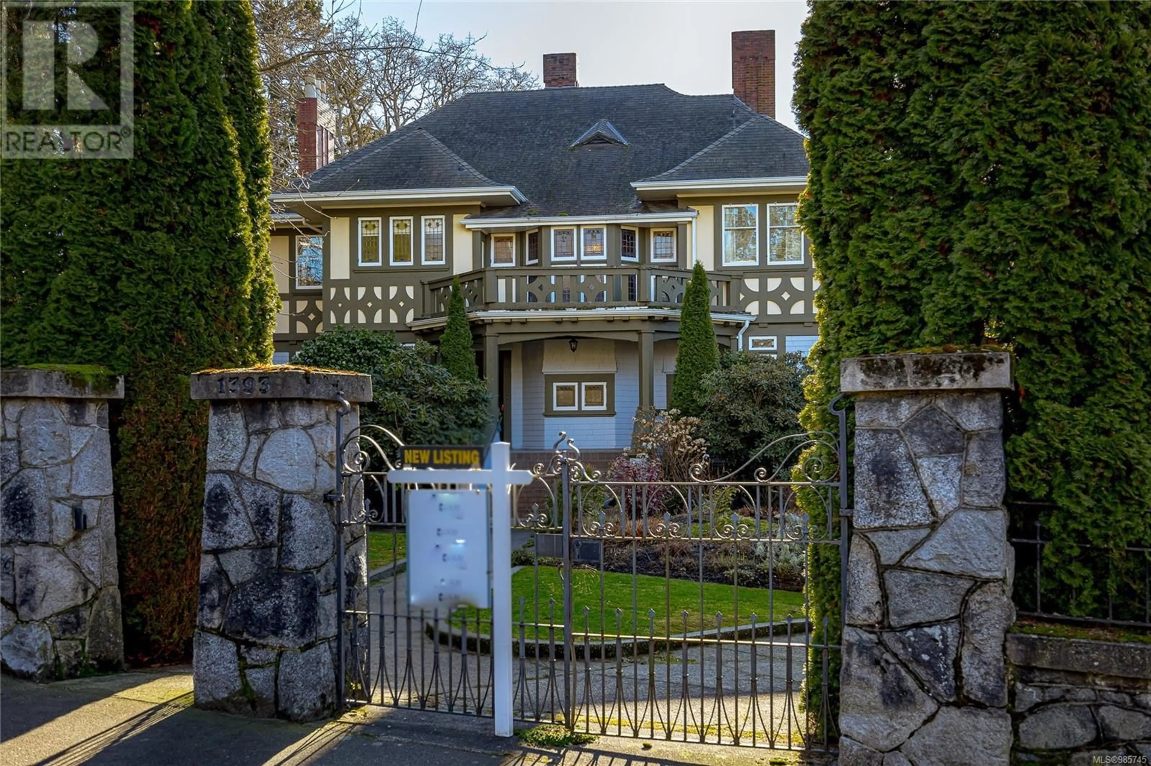 Unknown for 1393 ROCKLAND AVENUE, Victoria British Columbia V8S1V7
