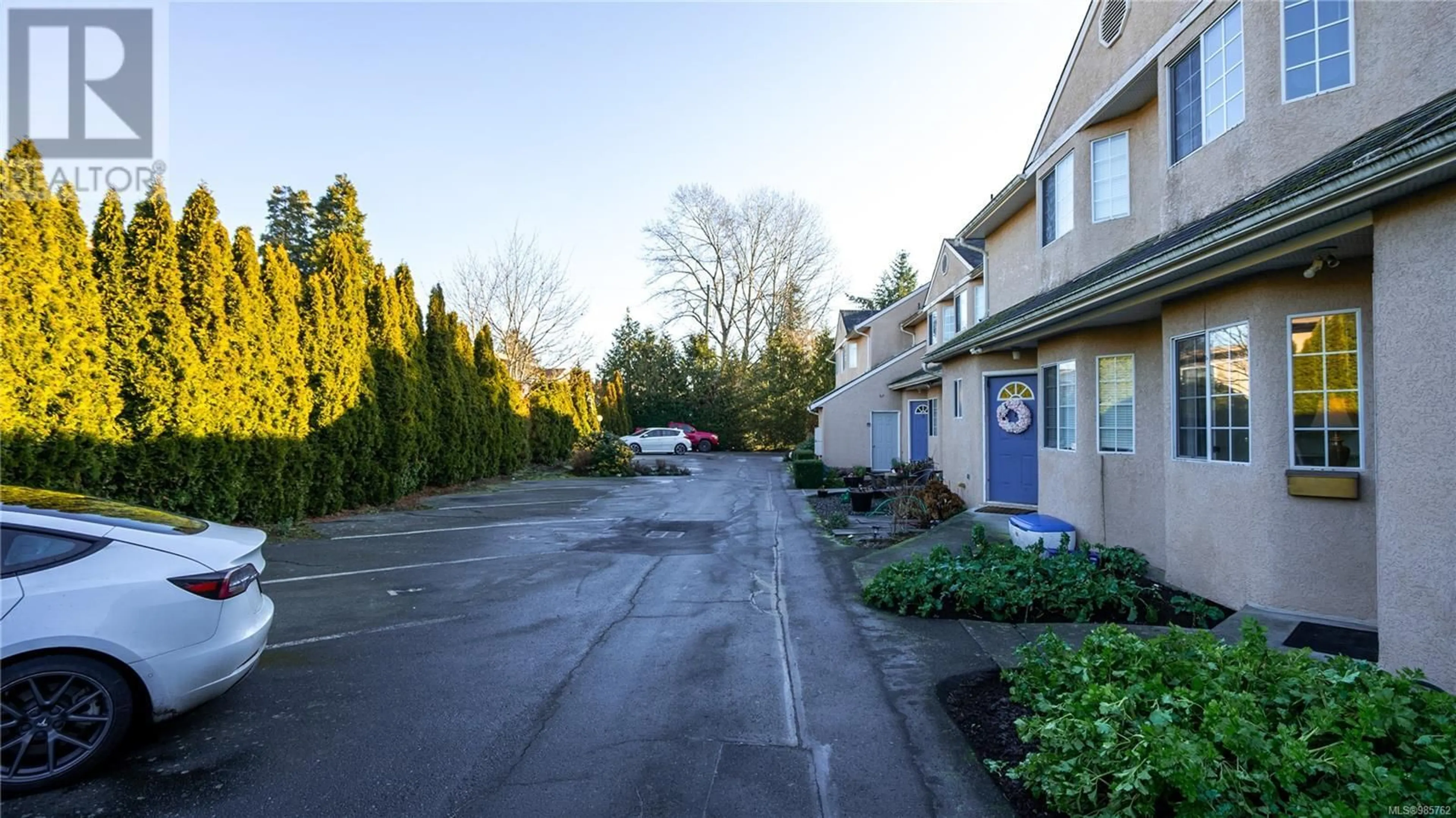 Patio, street for 6 1550 North Dairy Rd, Saanich British Columbia V8A1B1