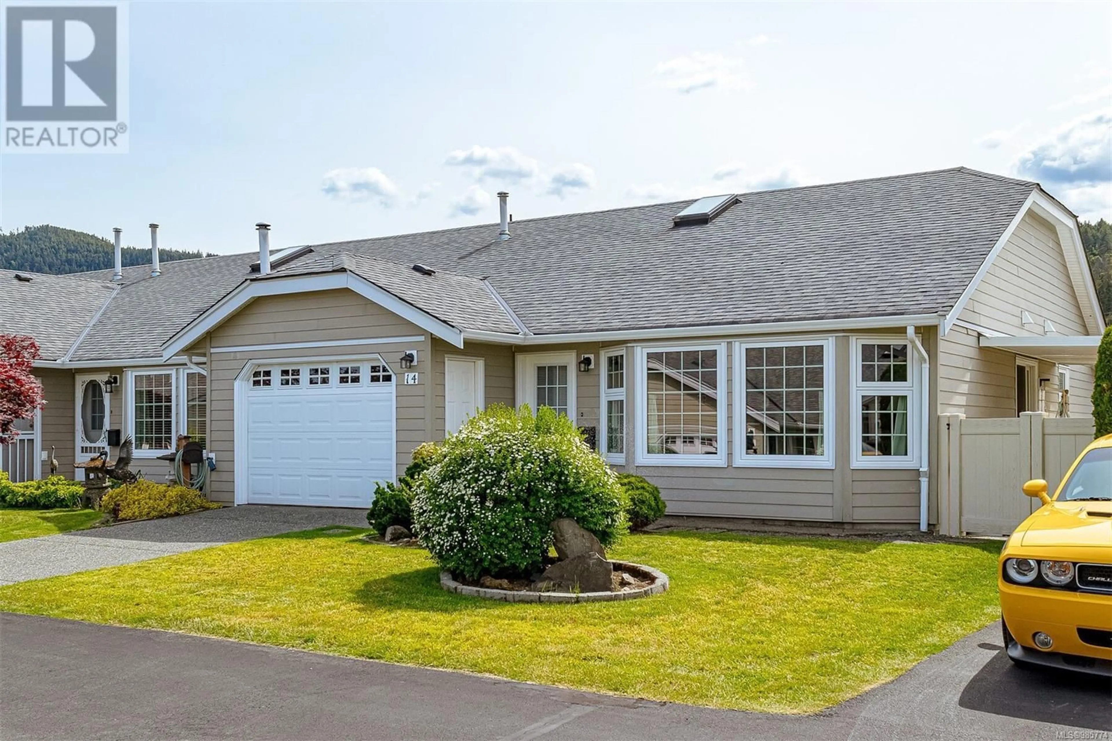 Home with vinyl exterior material, street for 14 815 Dunsmuir Cres, Ladysmith British Columbia V9G1R8