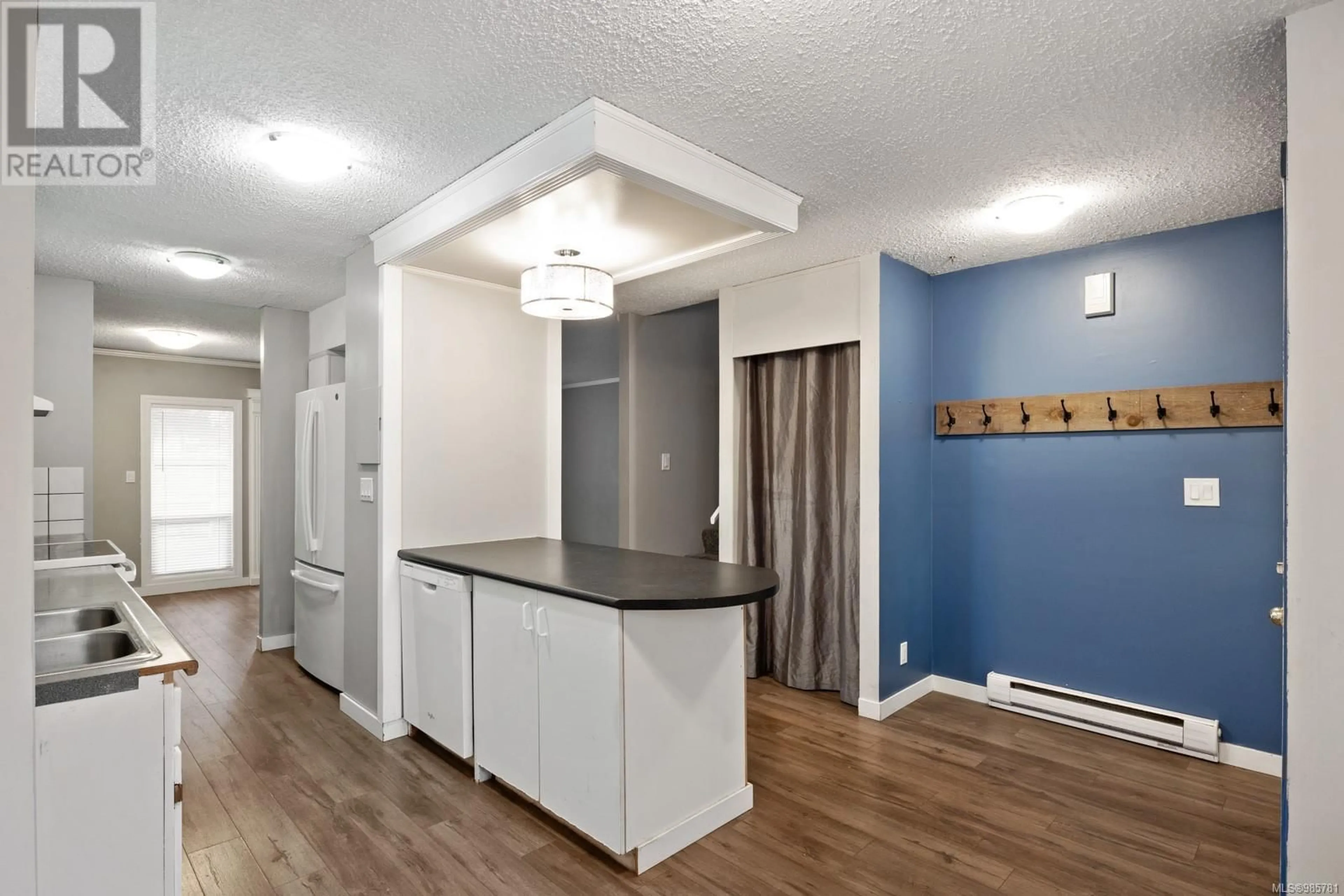 Open concept kitchen, wood/laminate floor for 1 1957 Guthrie Rd, Comox British Columbia V9M2J2