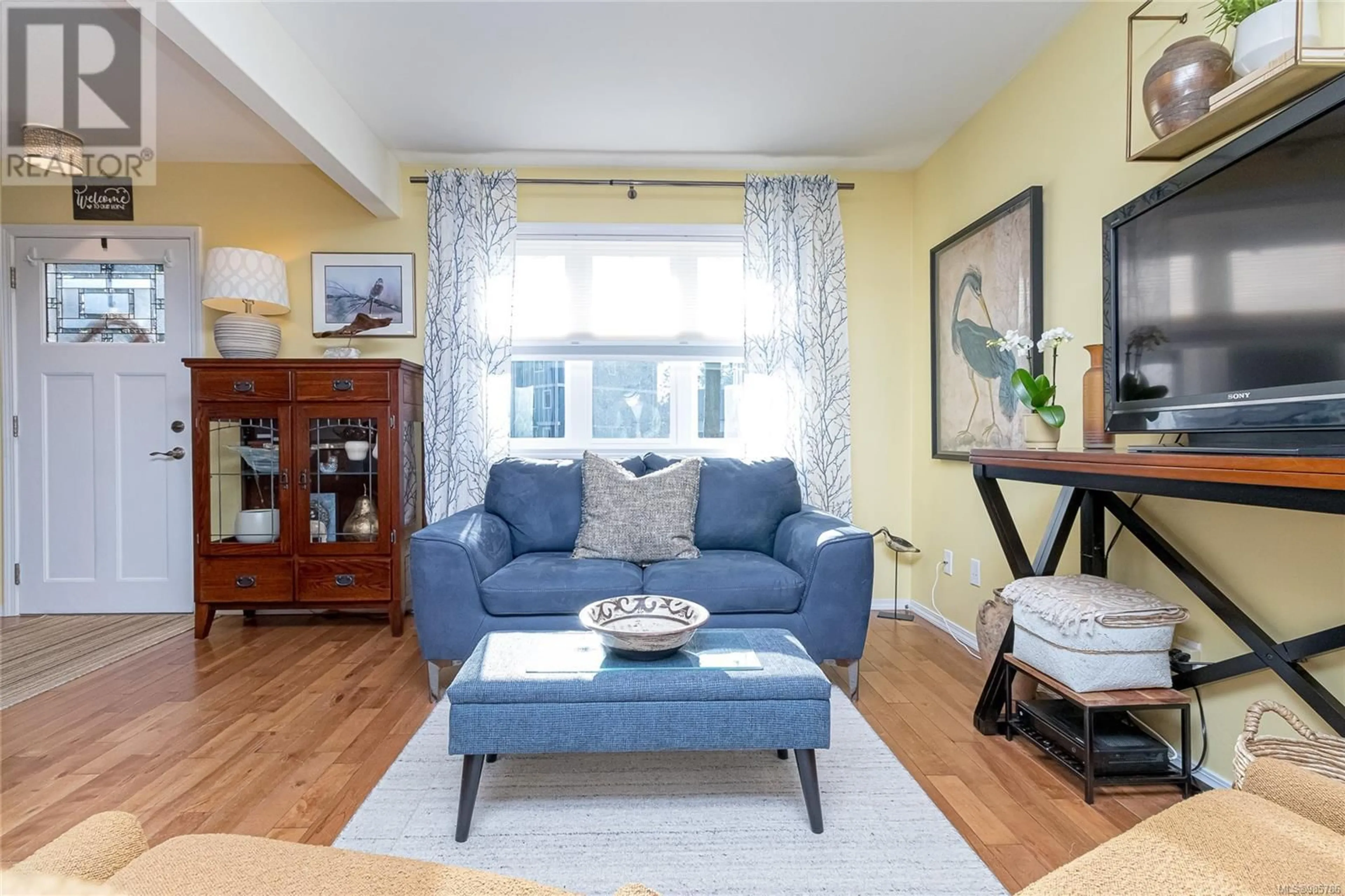 Living room with furniture, wood/laminate floor for 1002 Fashoda Pl, Langford British Columbia V9C3X1