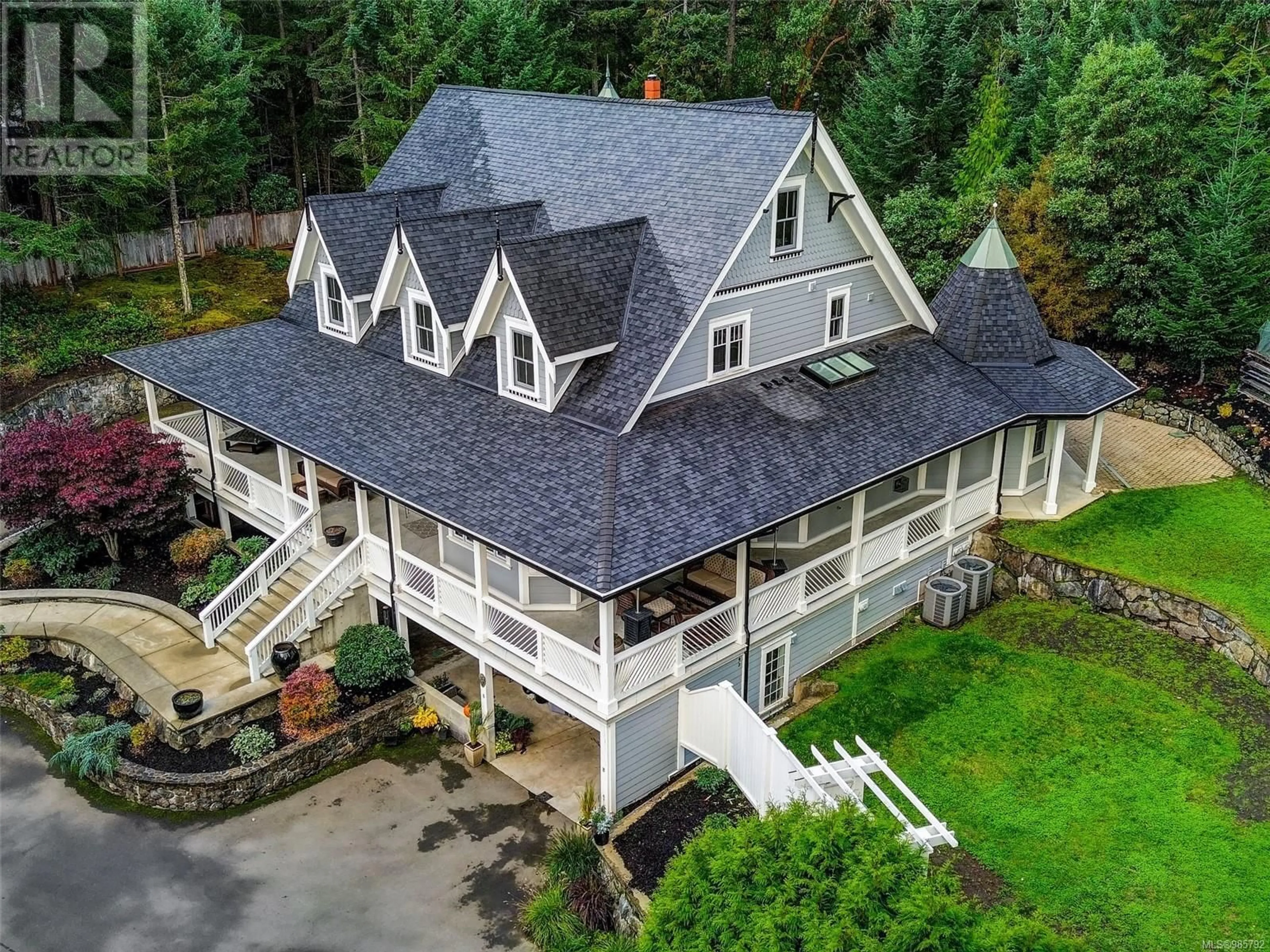 A pic from outside/outdoor area/front of a property/back of a property/a pic from drone, unknown for 643 SOUTHWOOD DRIVE, Highlands British Columbia V9B6R9