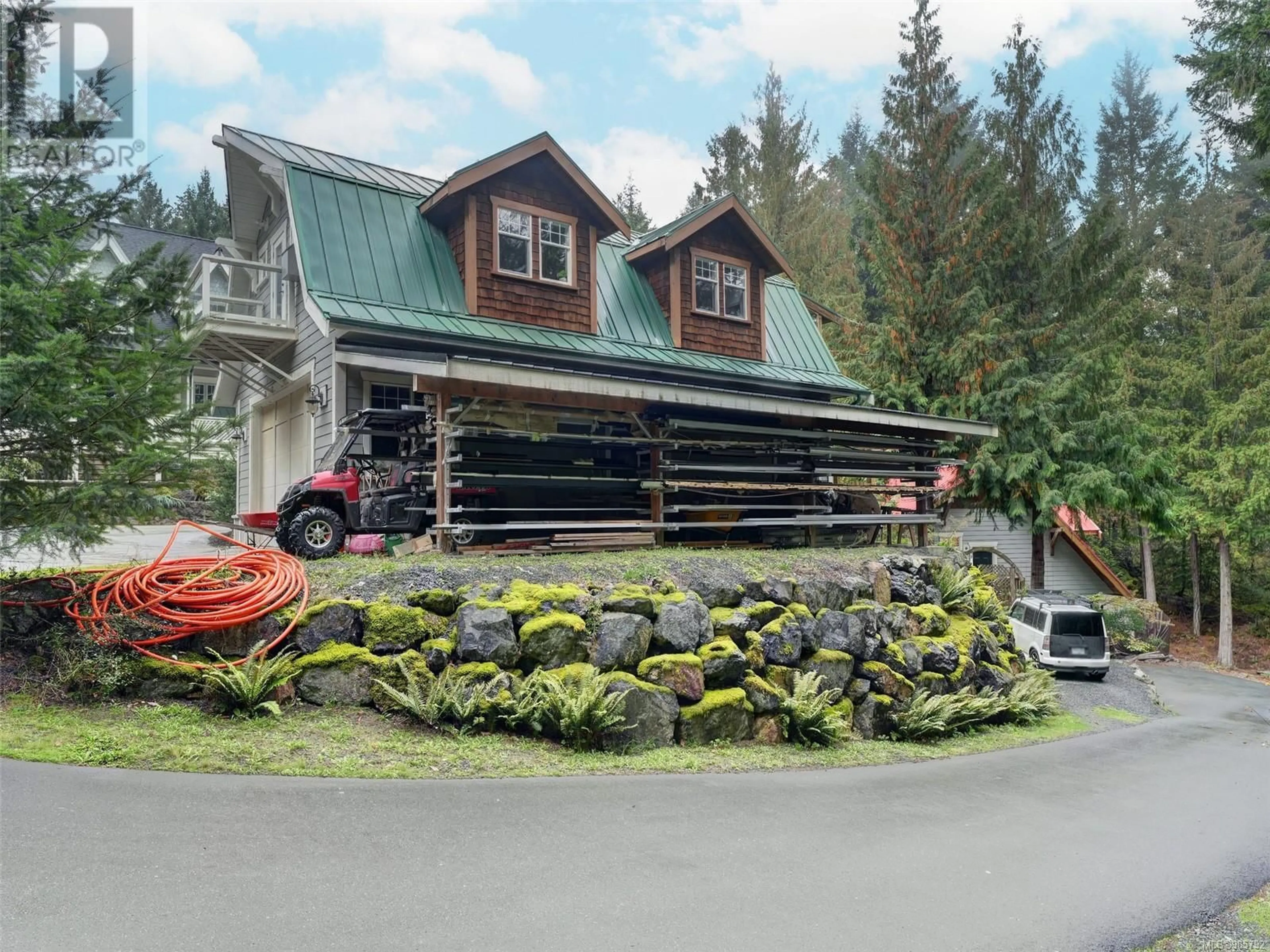 Indoor garage for 643 SOUTHWOOD DRIVE, Highlands British Columbia V9B6R9