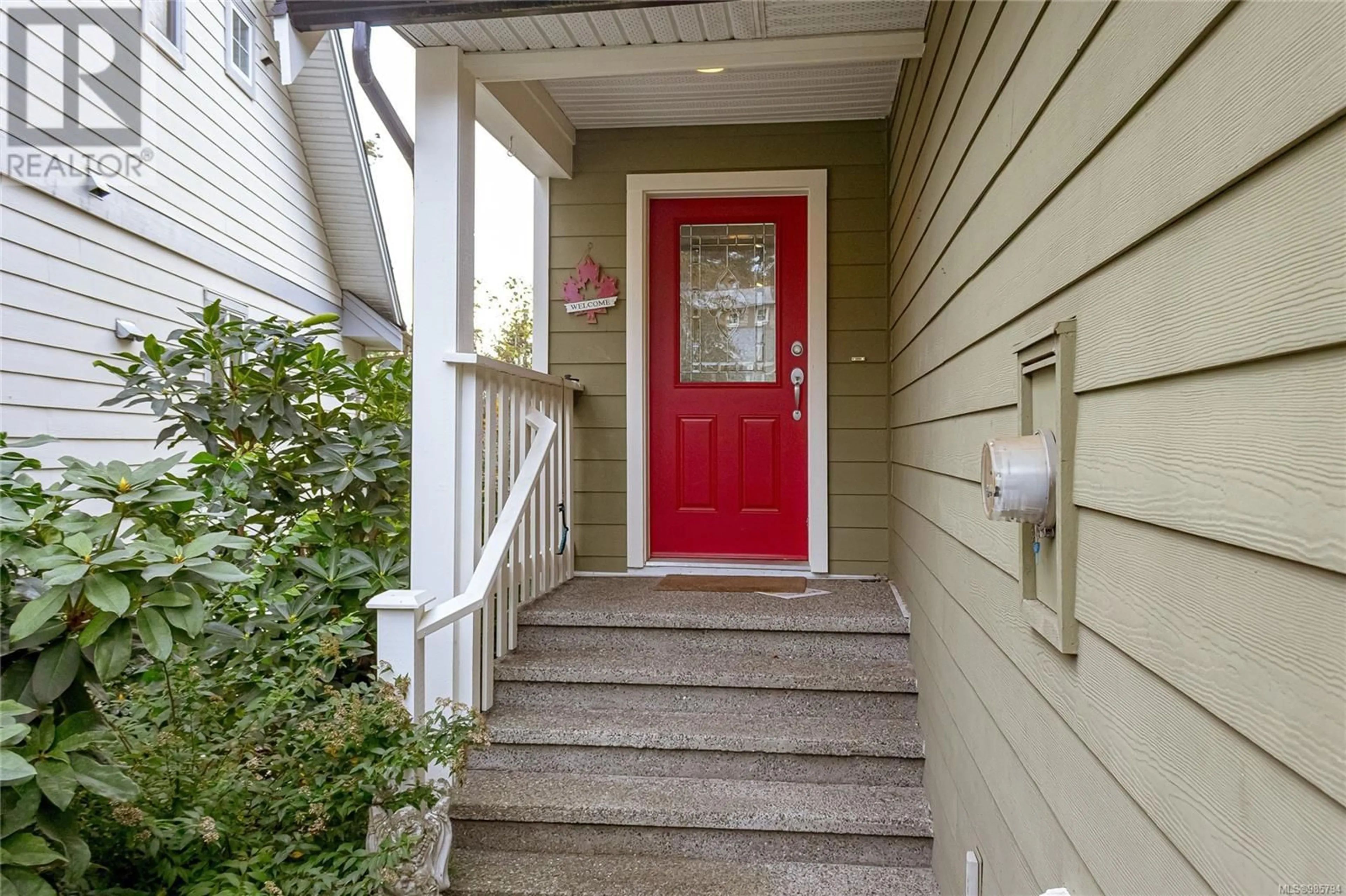 Indoor entryway for 15 - 95 TALCOTT ROAD, View Royal British Columbia V9B5T6