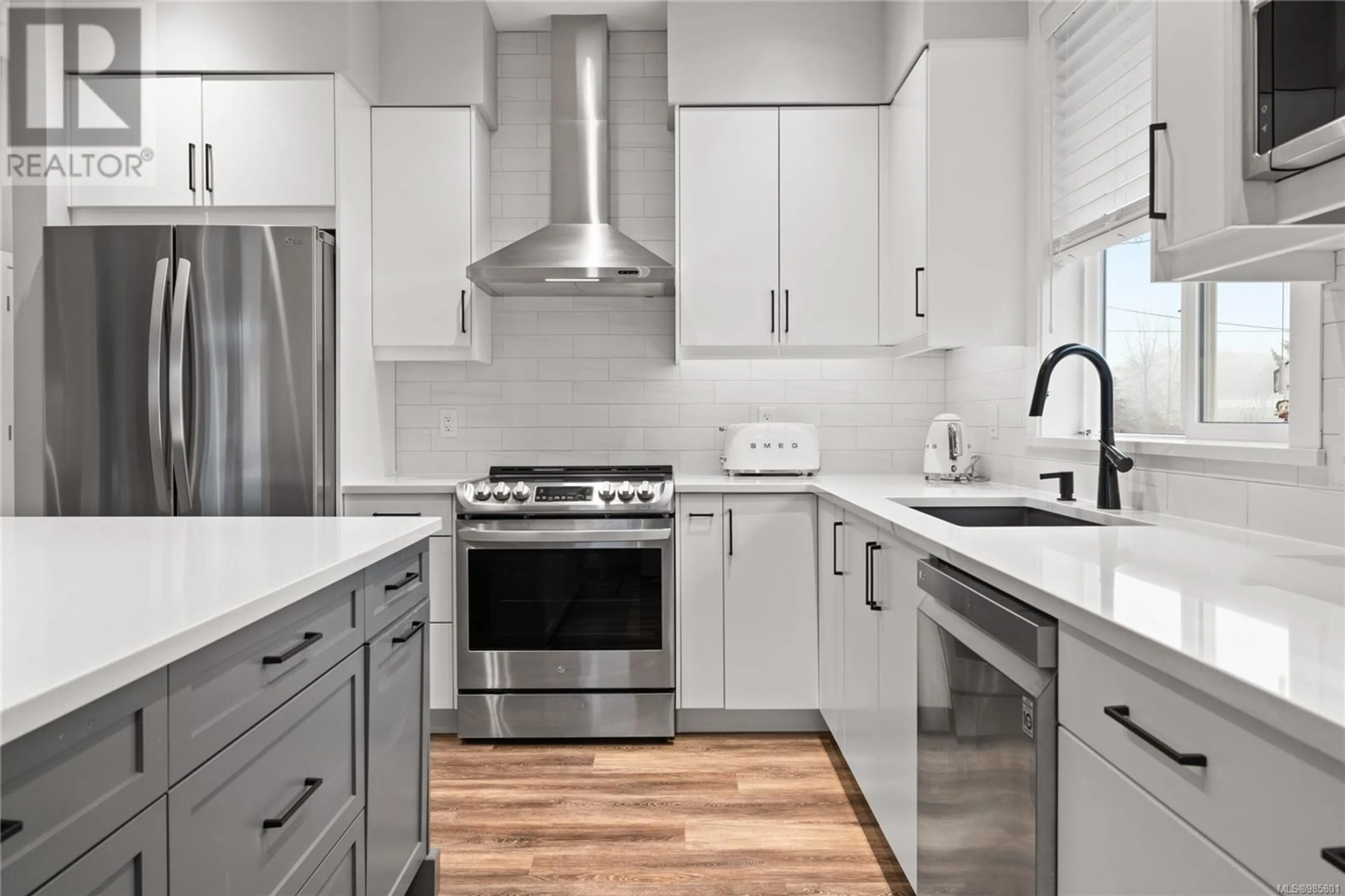 Contemporary kitchen, ceramic/tile floor for 815 Douglas Ave, Nanaimo British Columbia V9R4M9