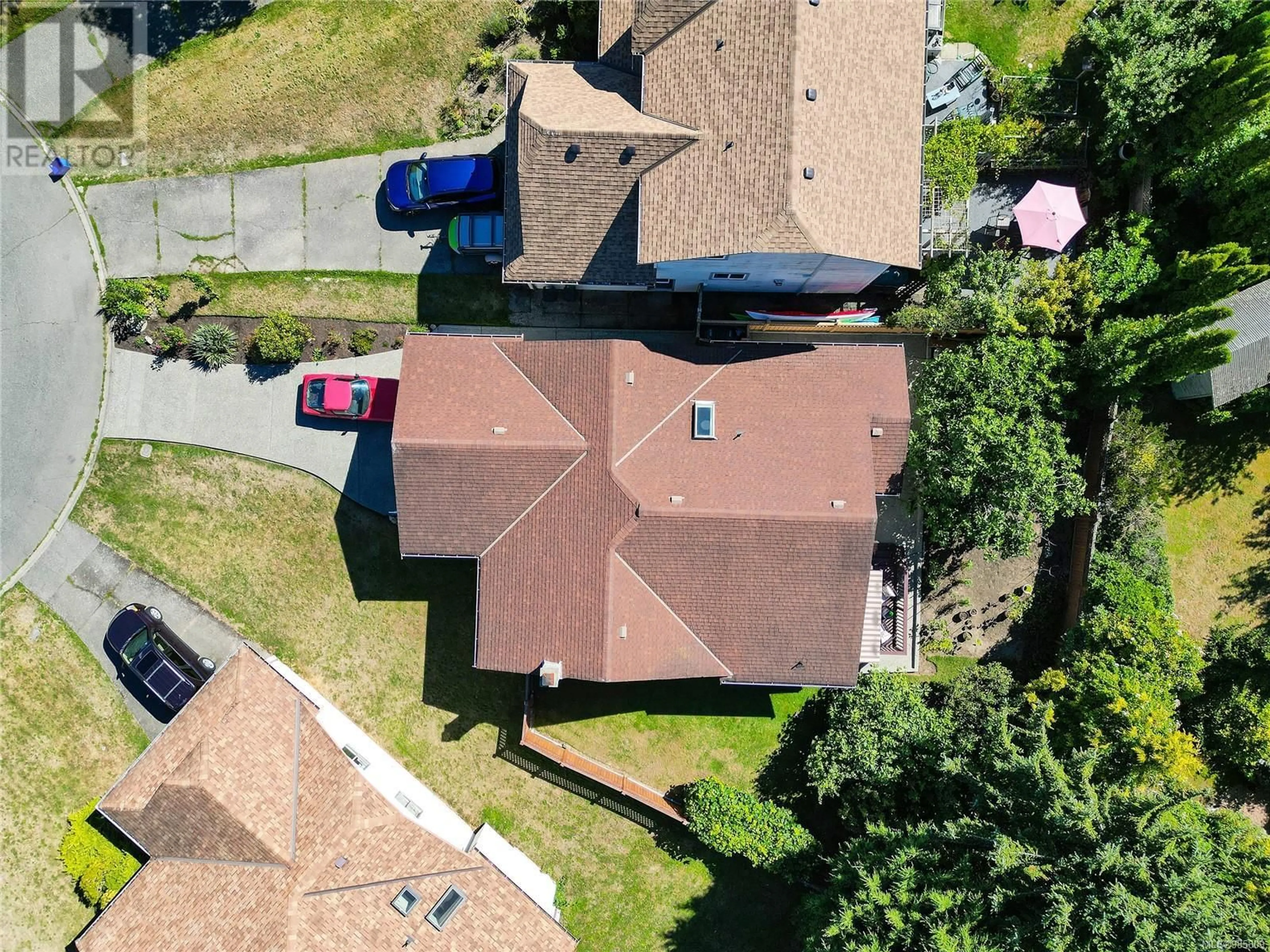 A pic from outside/outdoor area/front of a property/back of a property/a pic from drone, street for 4372 Vanguard Pl, Saanich British Columbia V8Z6X3