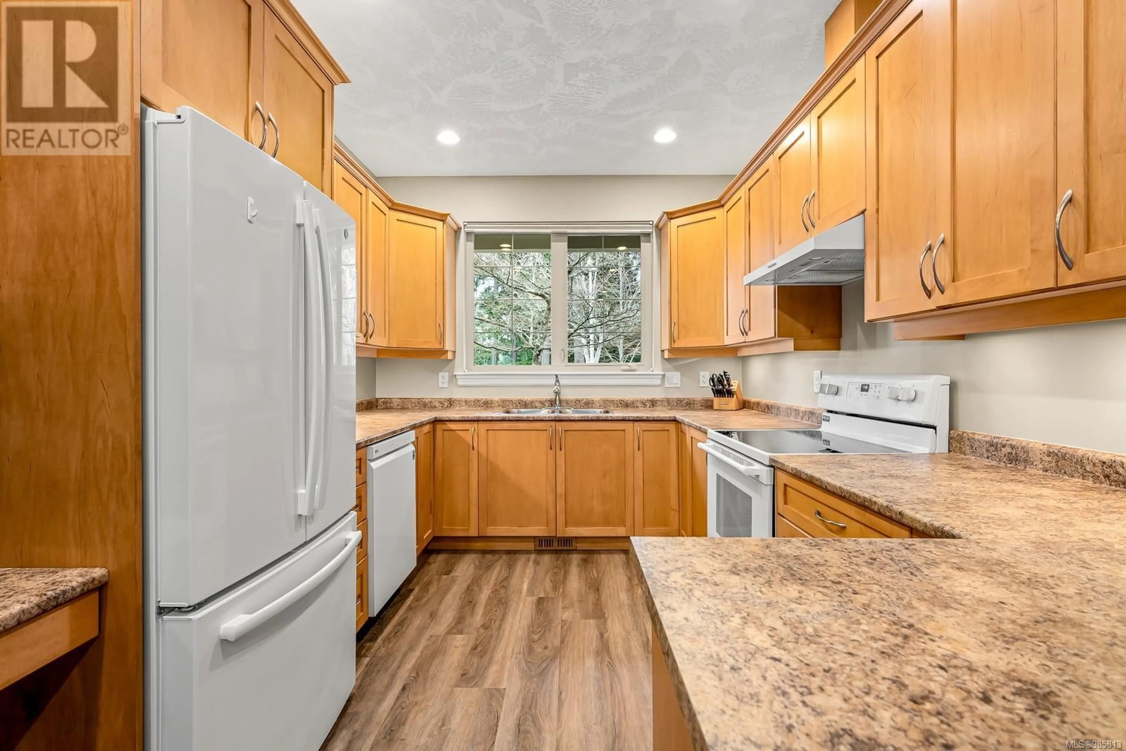 Standard kitchen, unknown for 133 2315 Suffolk Cres, Courtenay British Columbia V9N3Z4