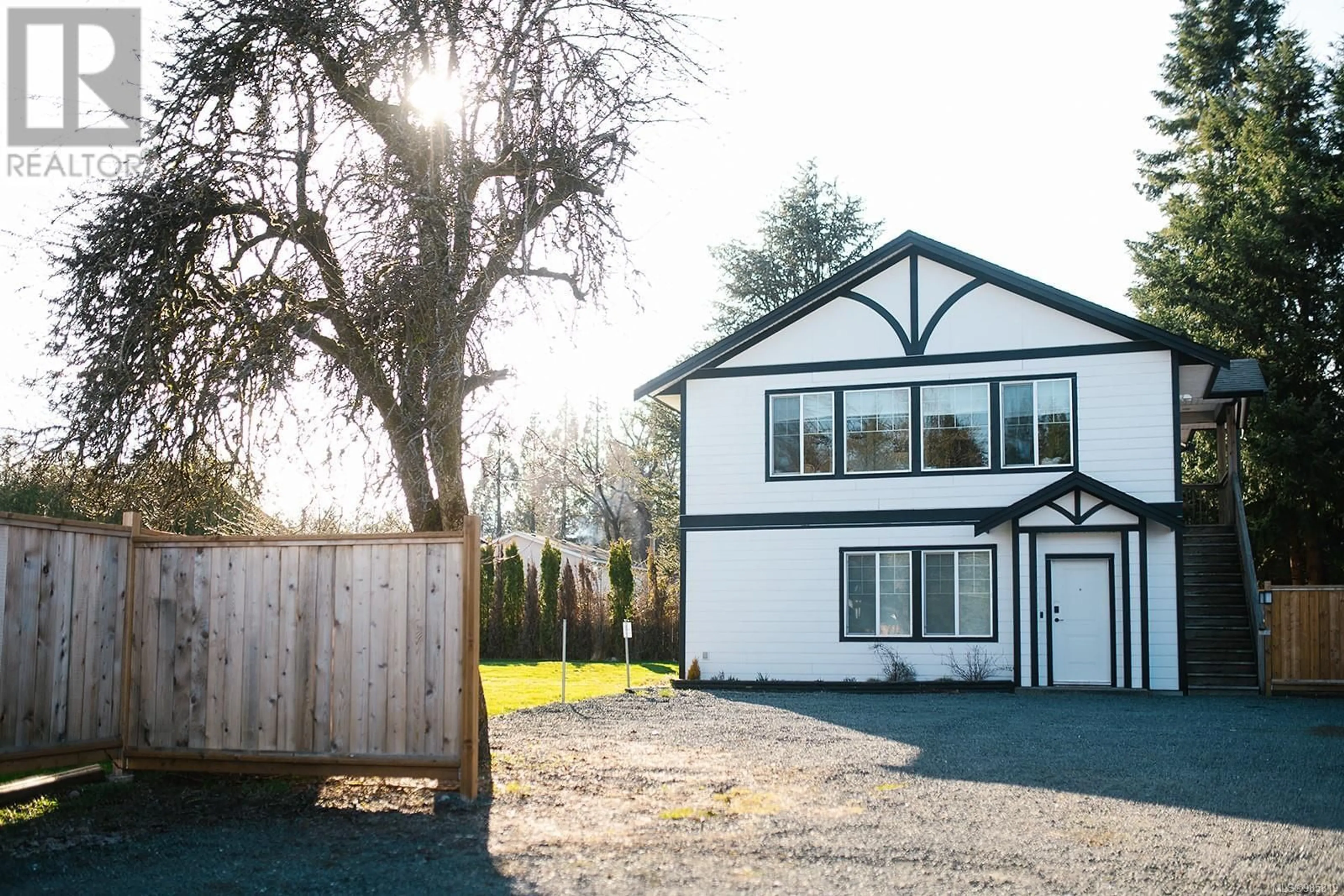 Home with vinyl exterior material, street for 160 Petersen Rd, Campbell River British Columbia V9W3H2