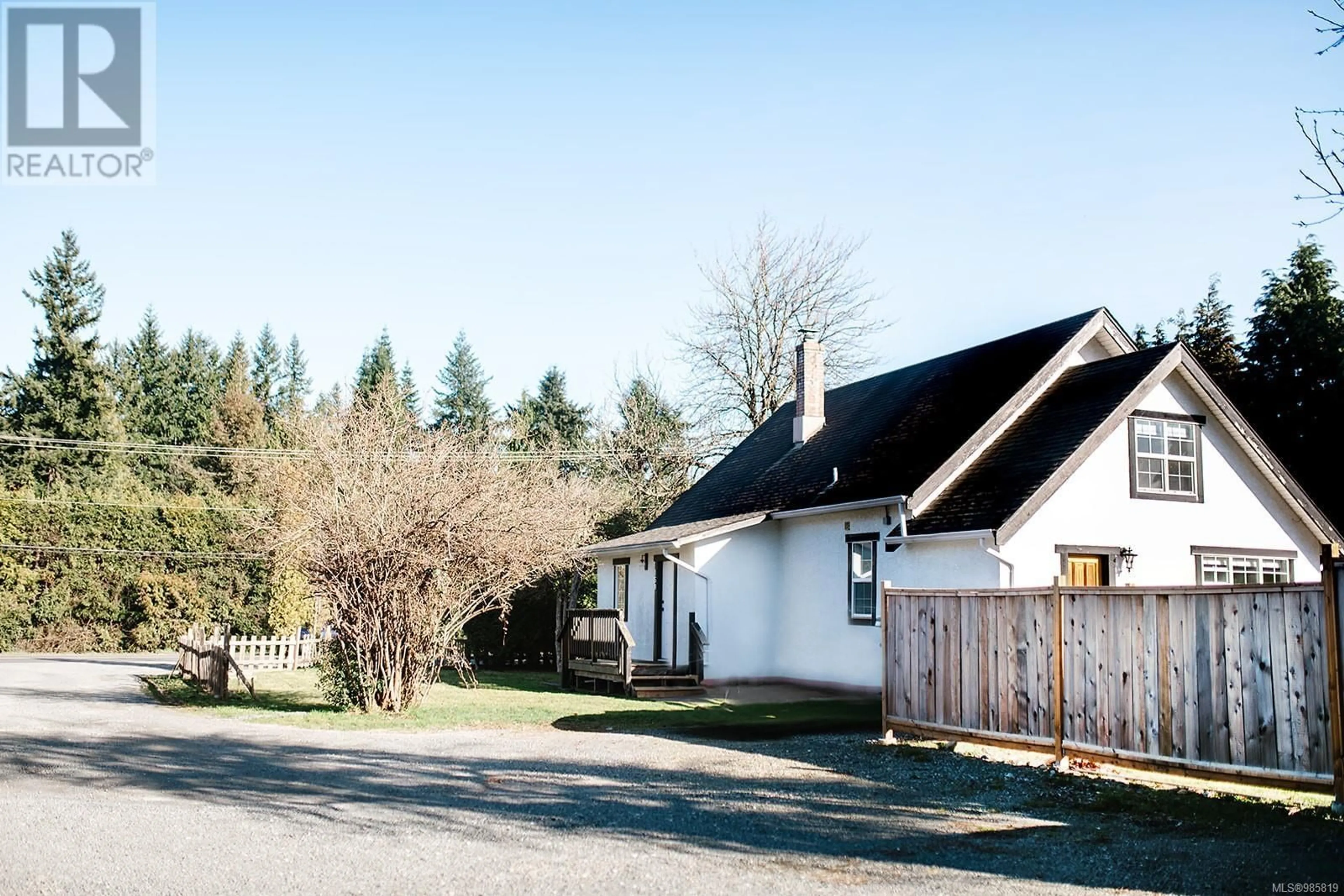 A pic from outside/outdoor area/front of a property/back of a property/a pic from drone, street for 160 Petersen Rd, Campbell River British Columbia V9W3H2