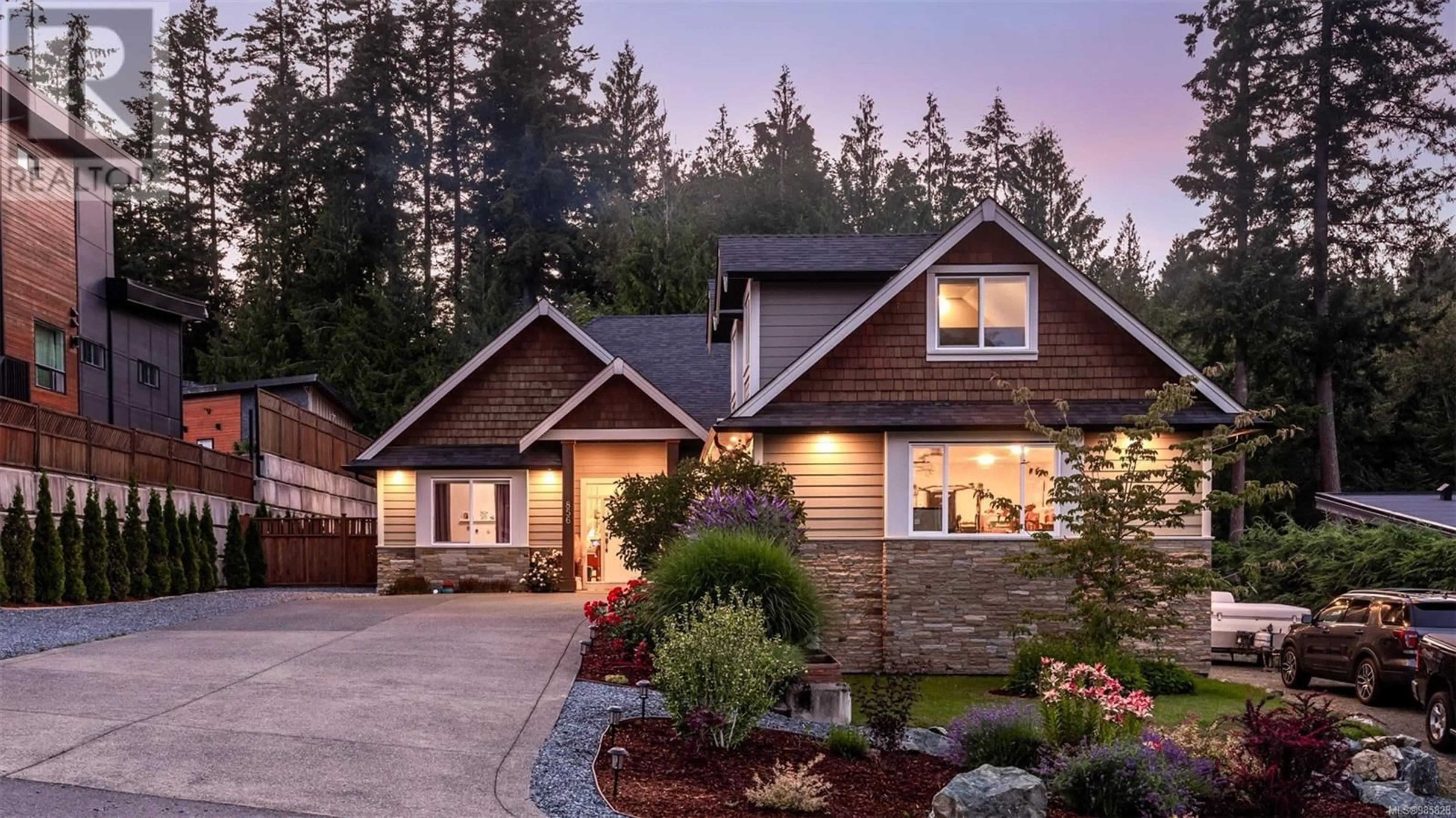 Home with vinyl exterior material, street for 856 HAYDEN PLACE, Mill Bay British Columbia V0R2P3
