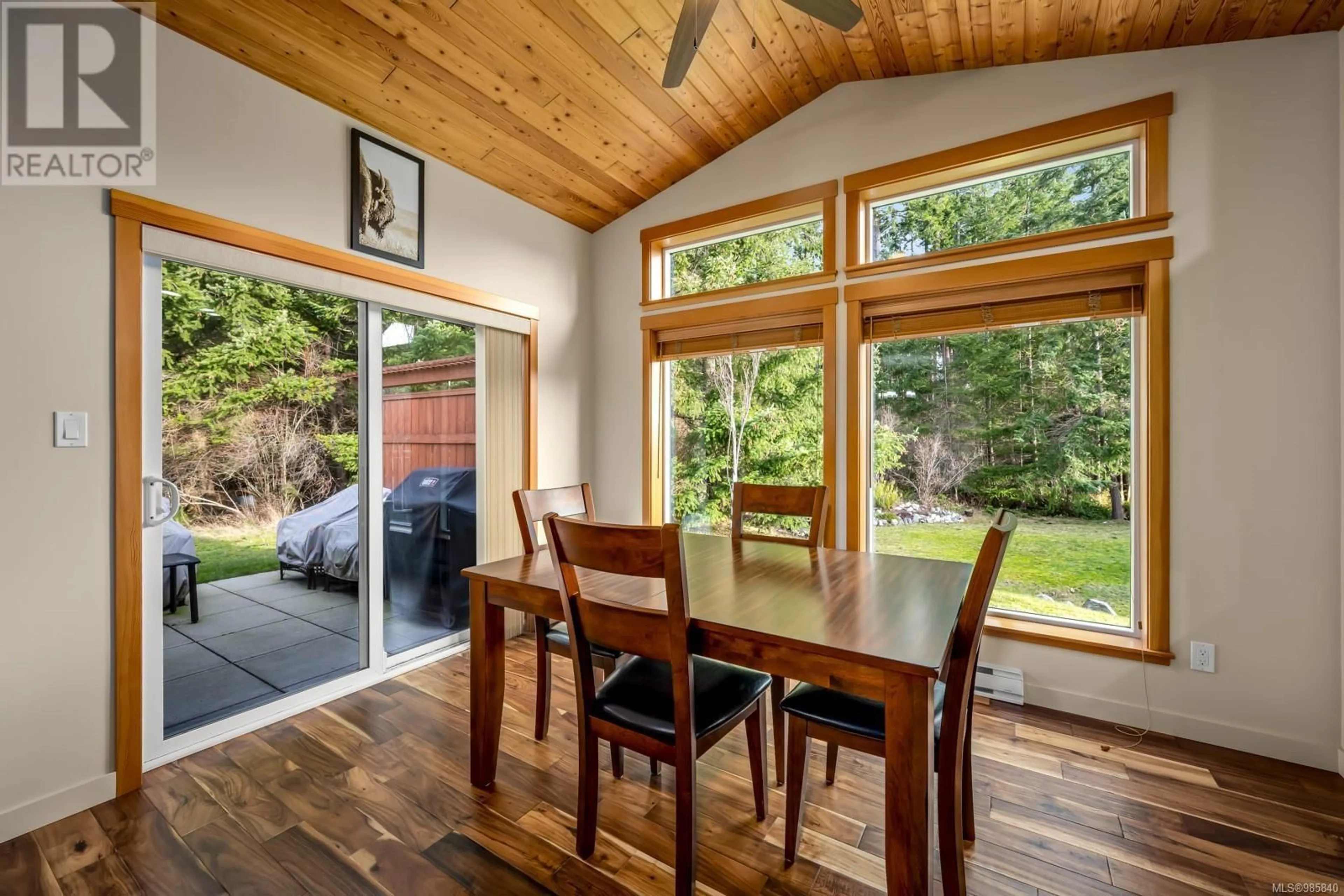 Dining room, wood/laminate floor for 3 1270 Guthrie Rd, Comox British Columbia V9M4J1