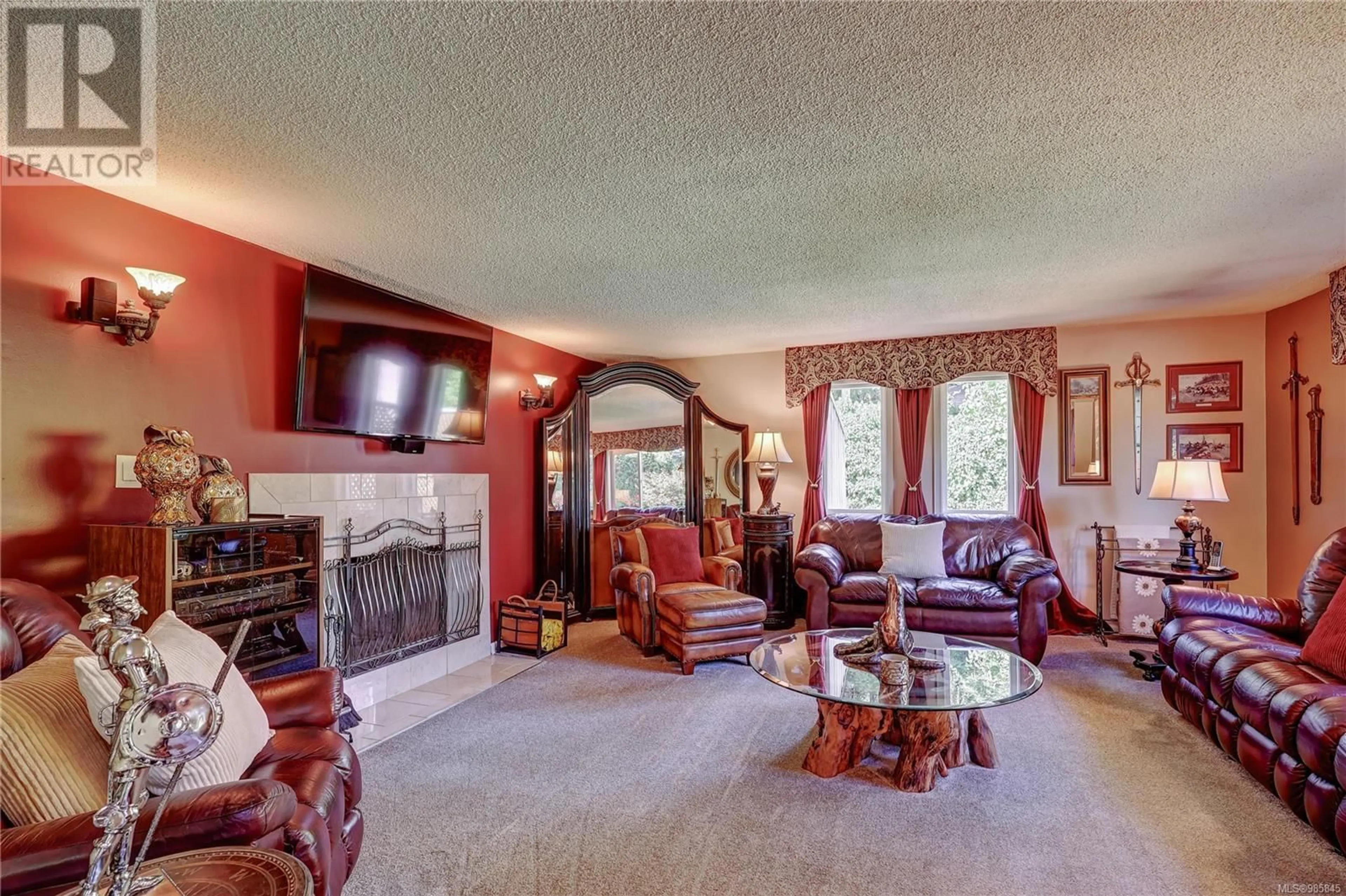 Living room with furniture, carpet floor for 3685 Planta Rd, Nanaimo British Columbia V9T3E8