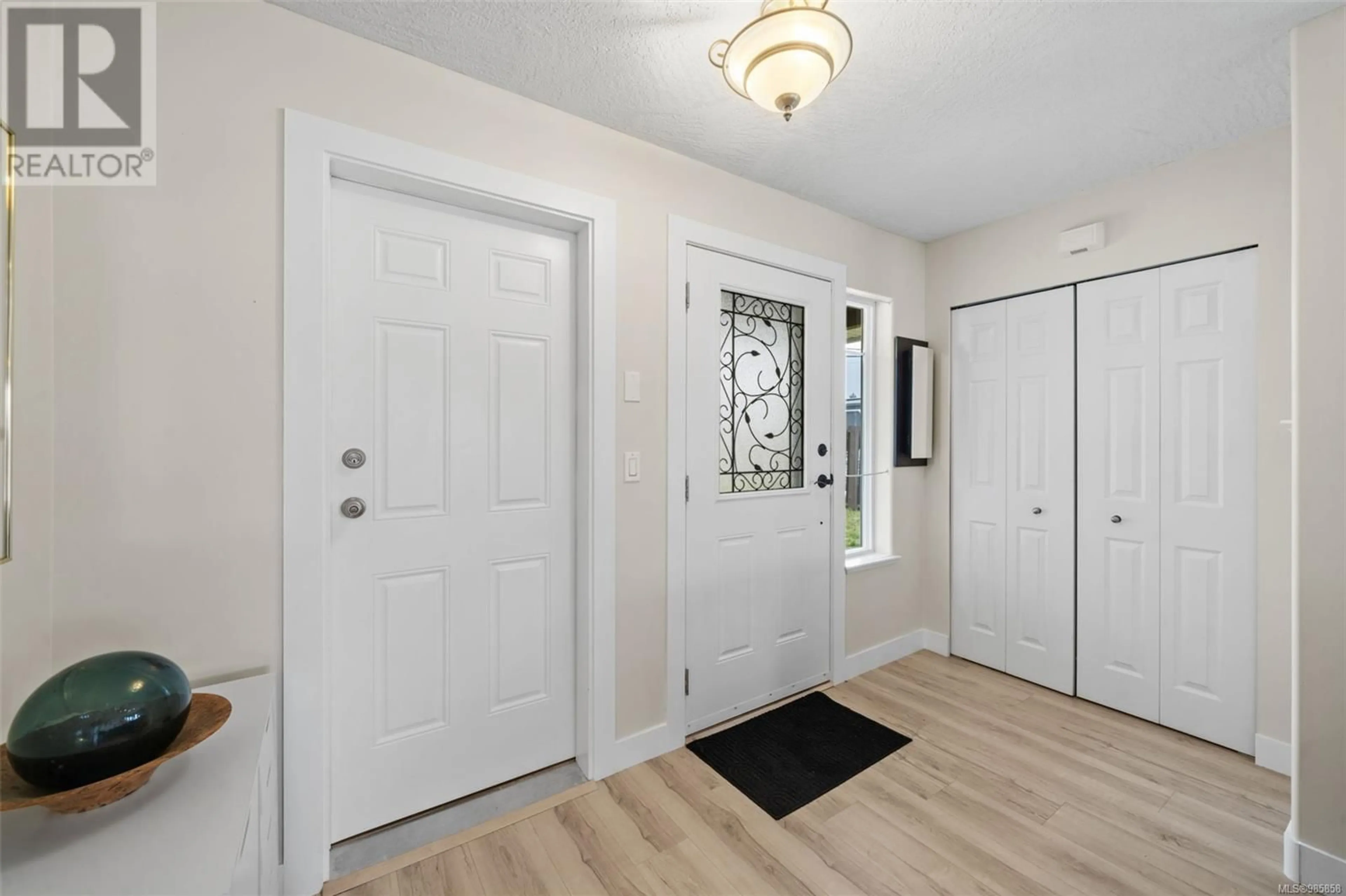 Indoor entryway for 3270 Moorfield Rd, Duncan British Columbia V9L4A9