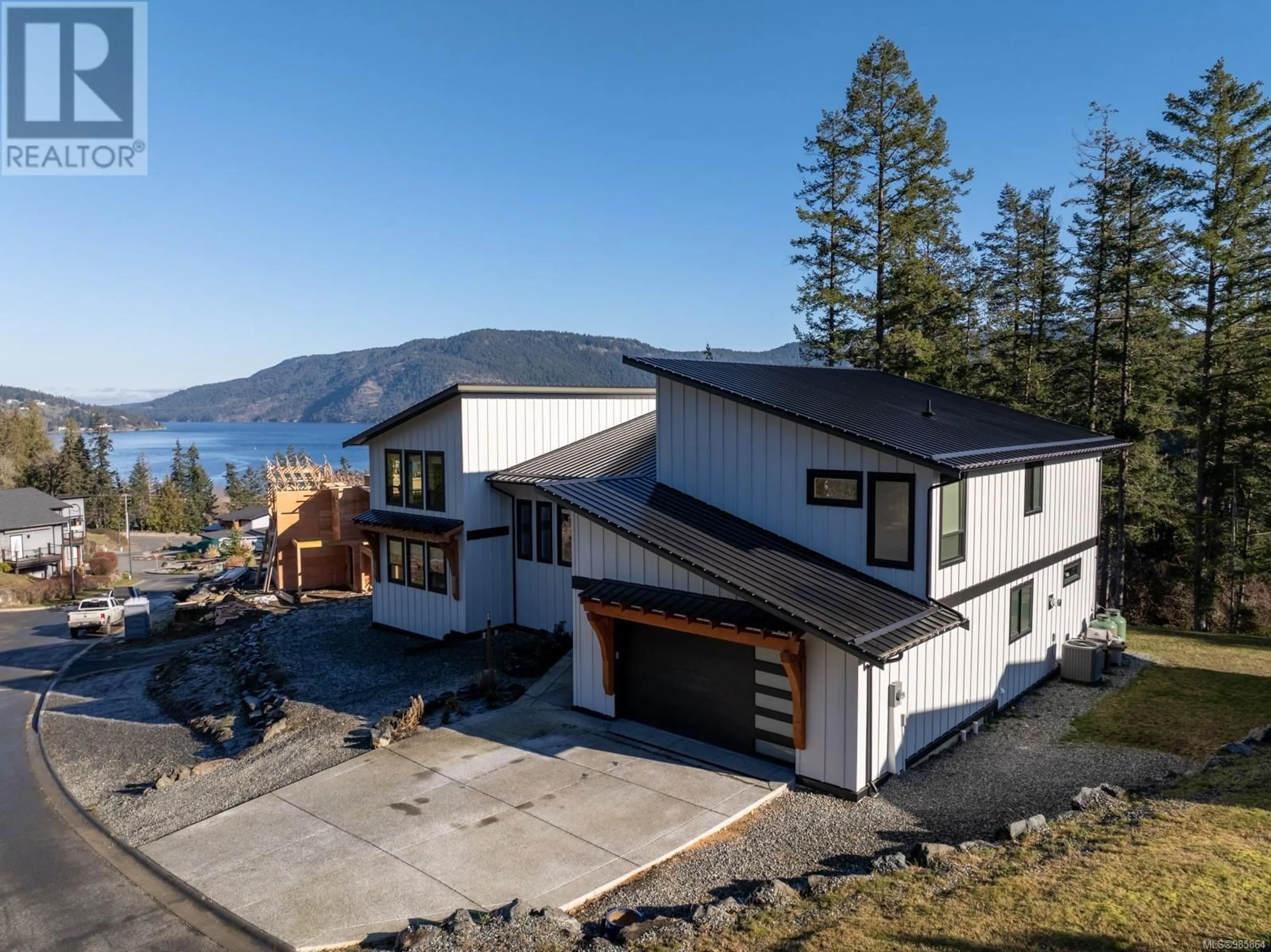 A pic from outside/outdoor area/front of a property/back of a property/a pic from drone, mountain view for 6 - 1060 SHORE PINE CLOSE, Duncan British Columbia V9L0C4