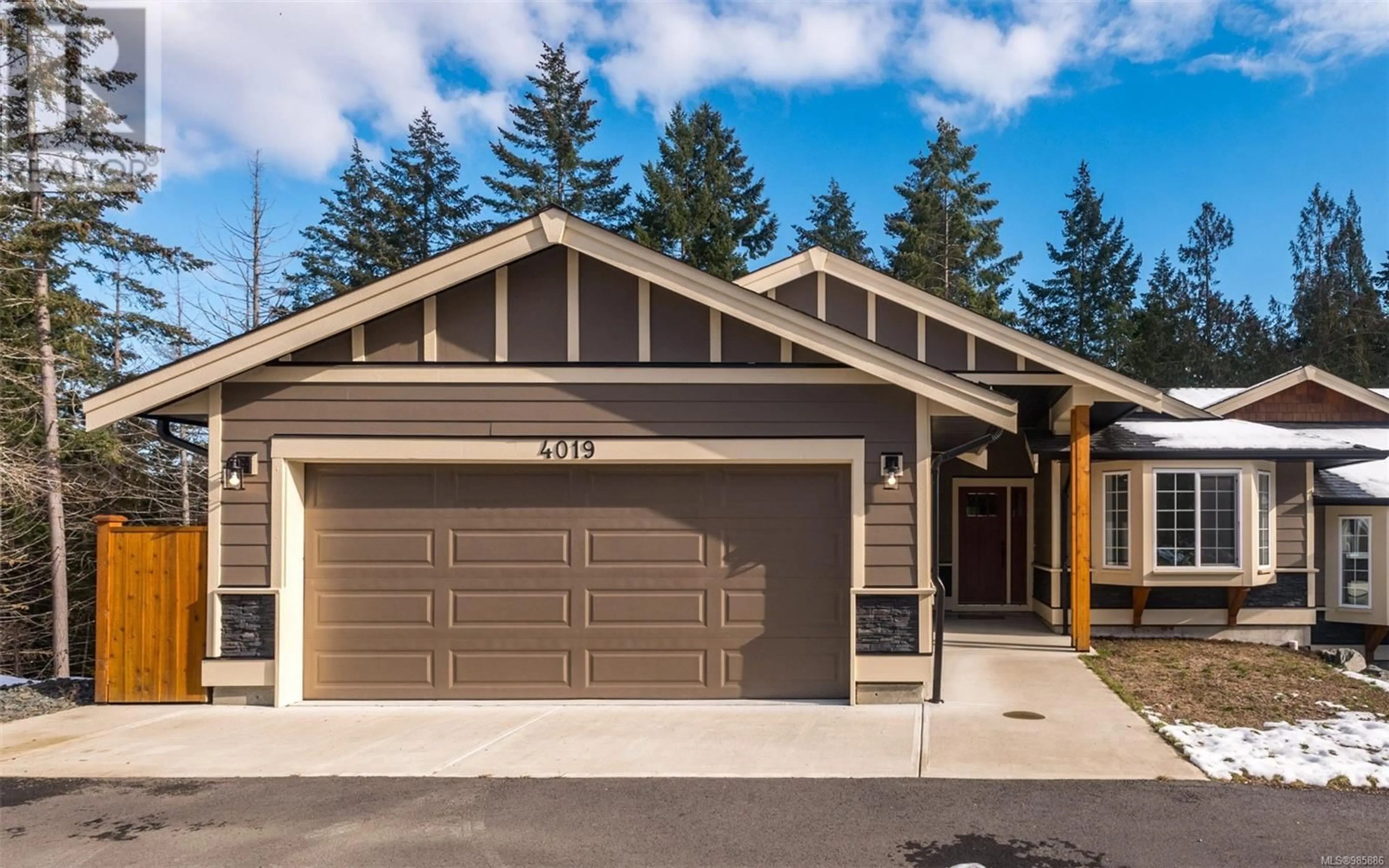 Home with vinyl exterior material, street for 4019 Otters Close, Duncan British Columbia V9L5Y3