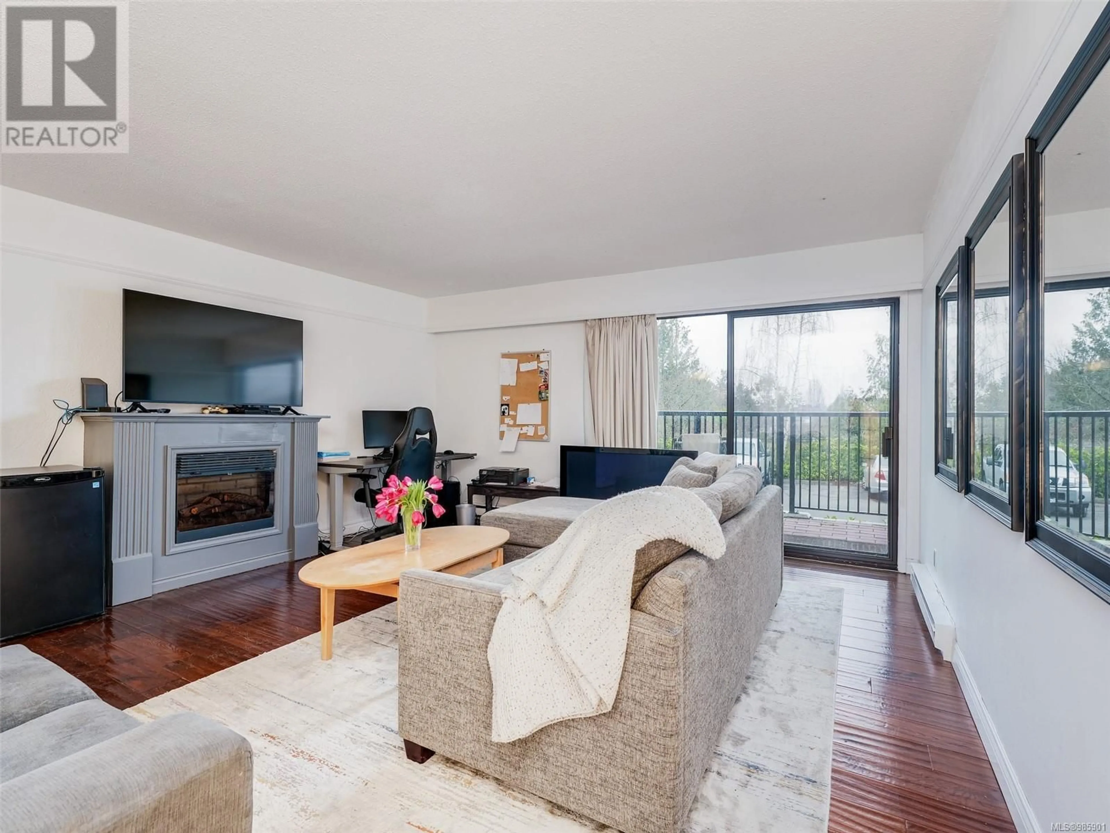 Living room with furniture, wood/laminate floor for 108 - 1870 MCKENZIE AVENUE, Saanich British Columbia V8N4X3