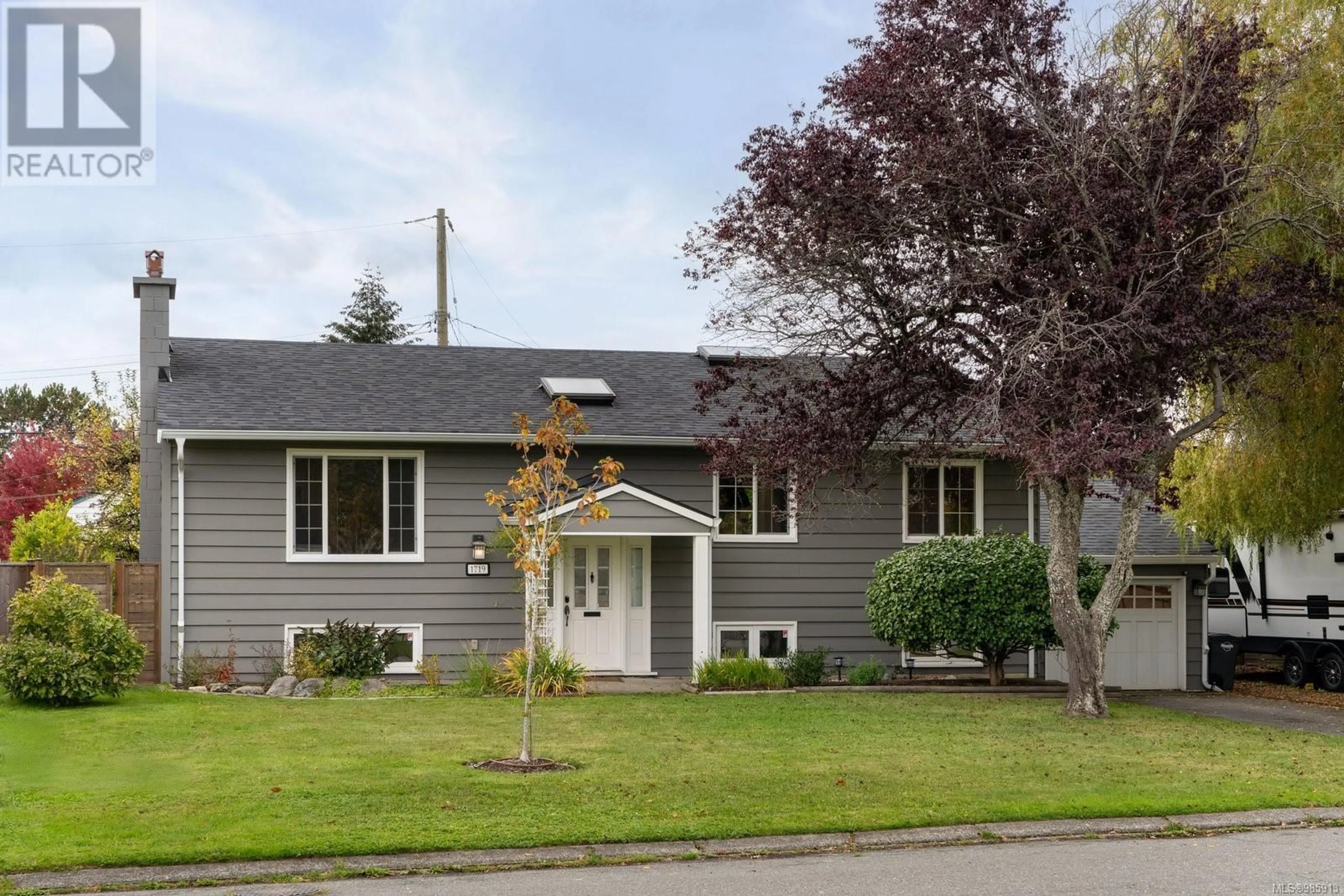 Home with vinyl exterior material, street for 1719 Carnegie Cres, Saanich British Columbia V8N1P2