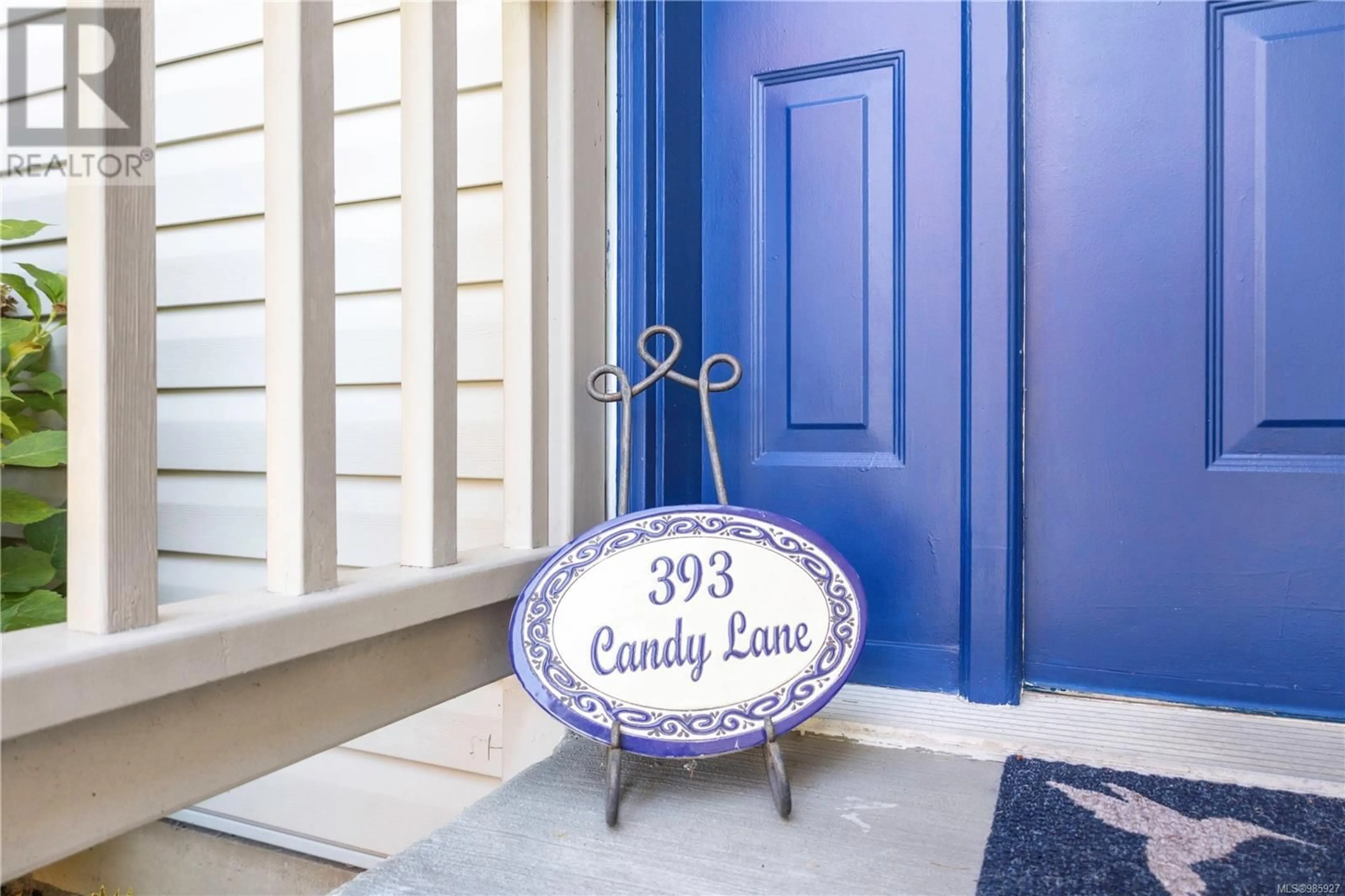 Indoor entryway for 393 Candy Lane, Campbell River British Columbia V9W7Y8